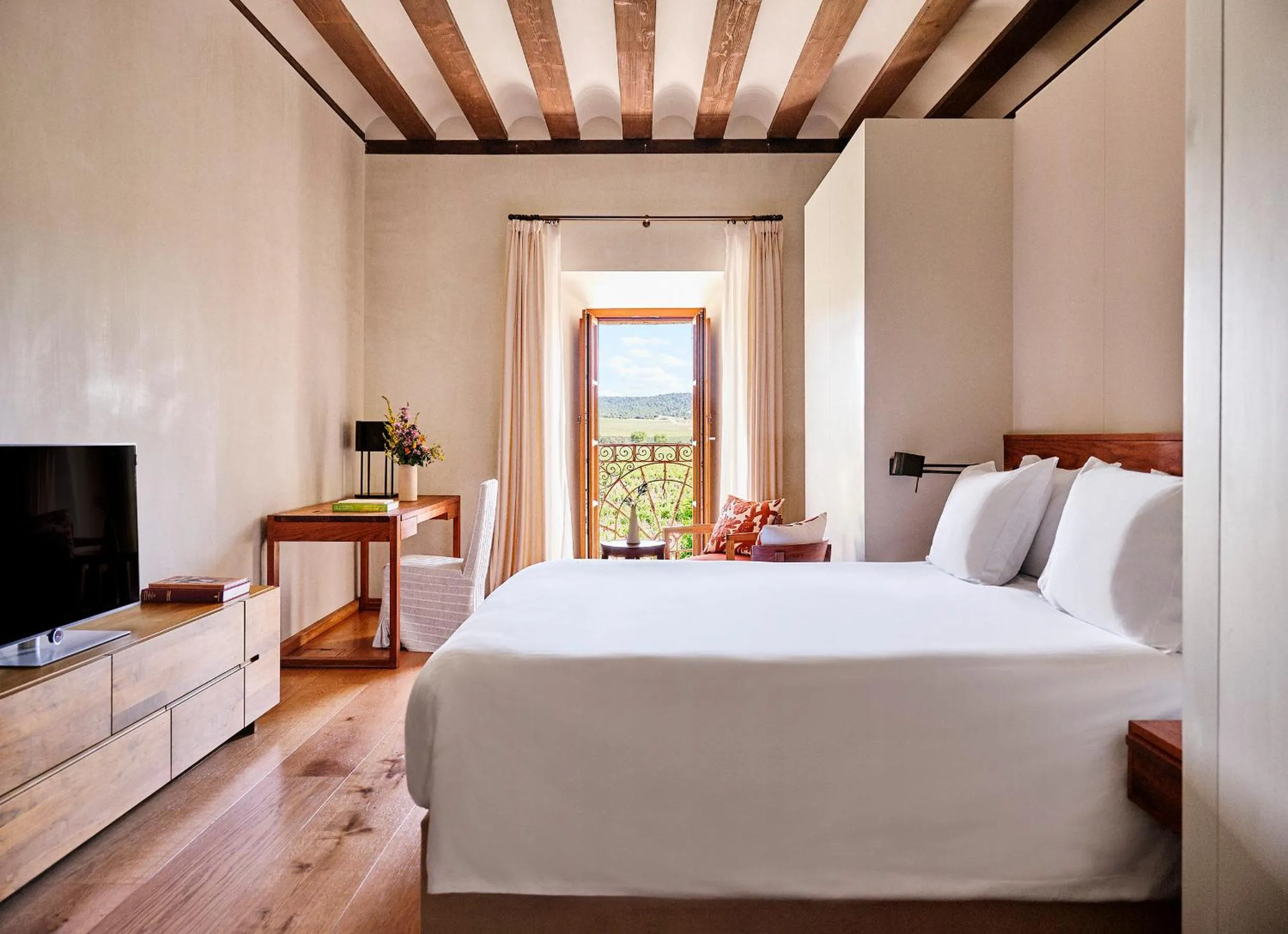 Bed in Abadia Retuerta LeDomaine