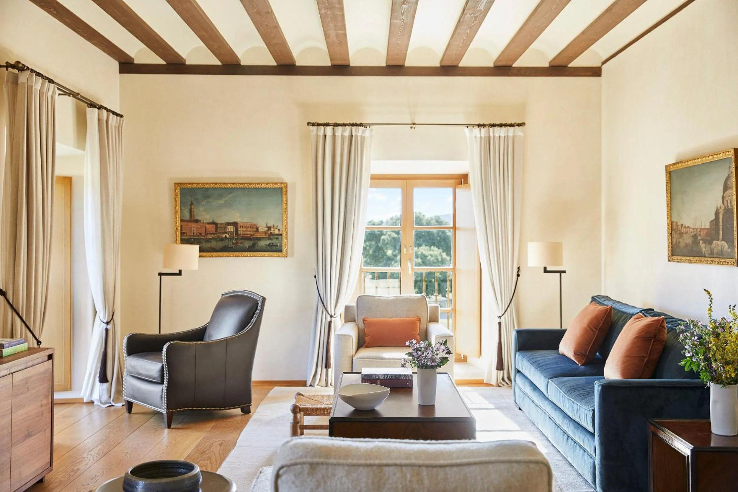 Living room in Abadia Retuerta LeDomaine