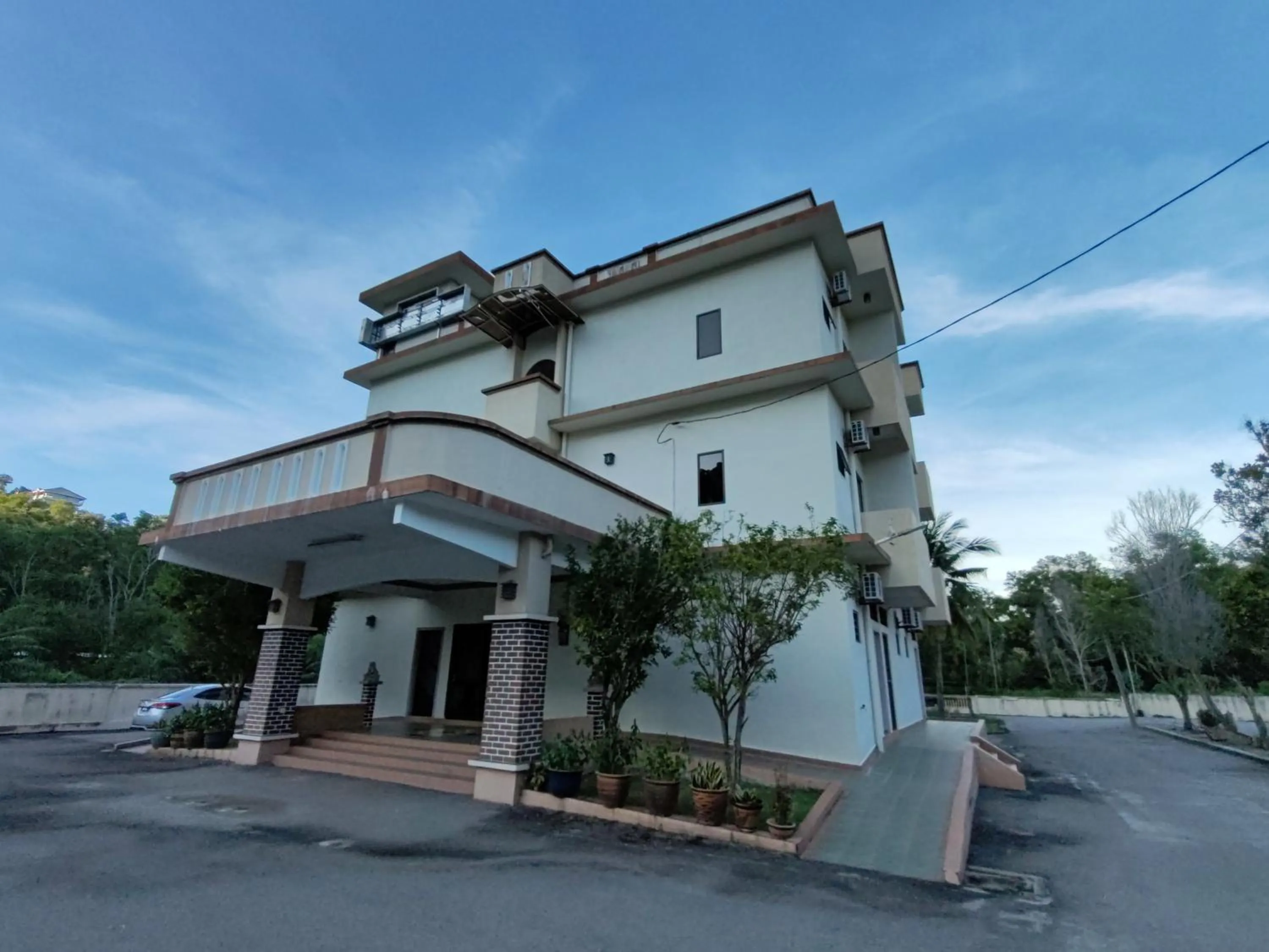 Property building in Lumut Villa Inn Homestay