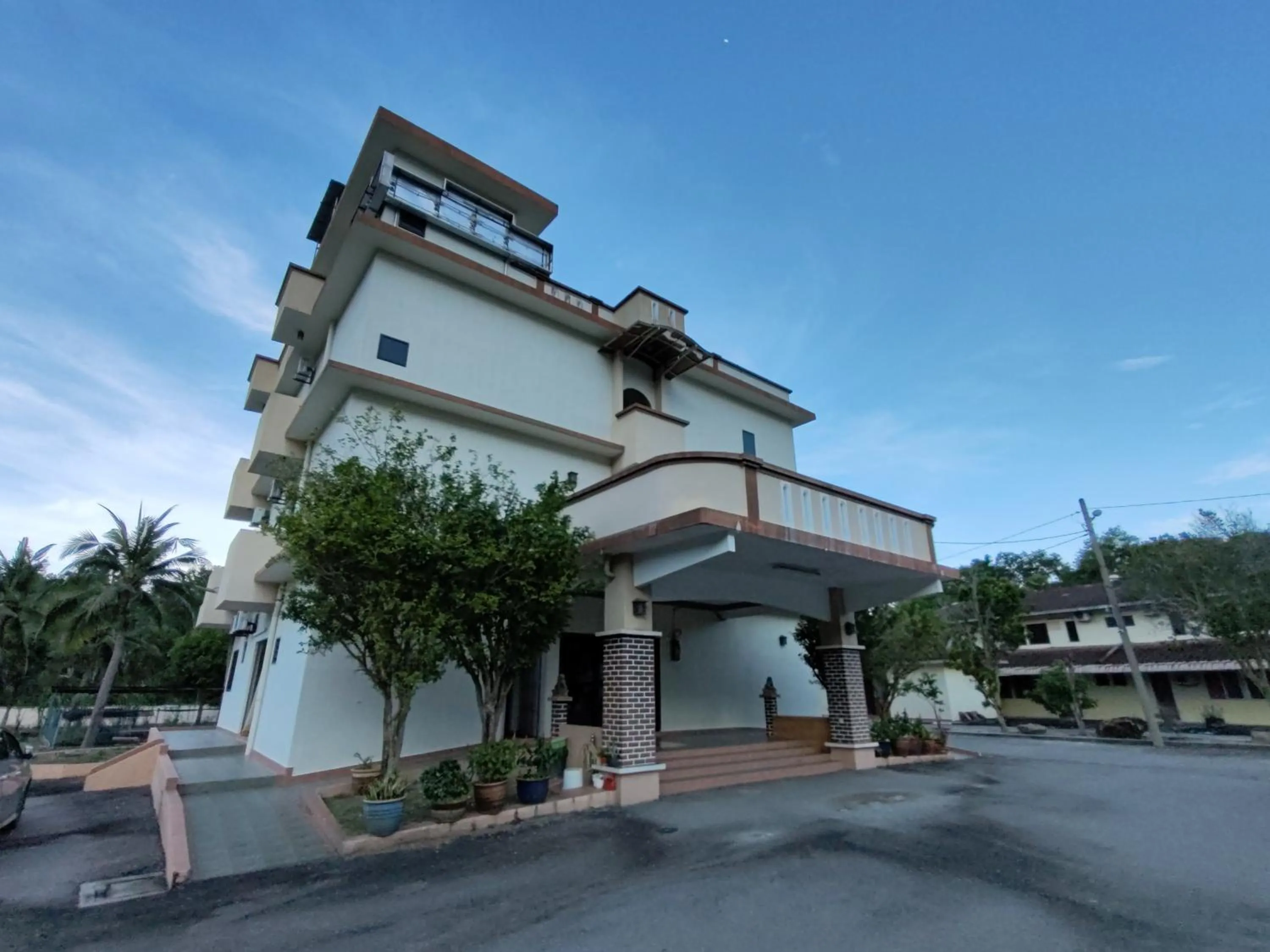 Property building in Lumut Villa Inn Homestay