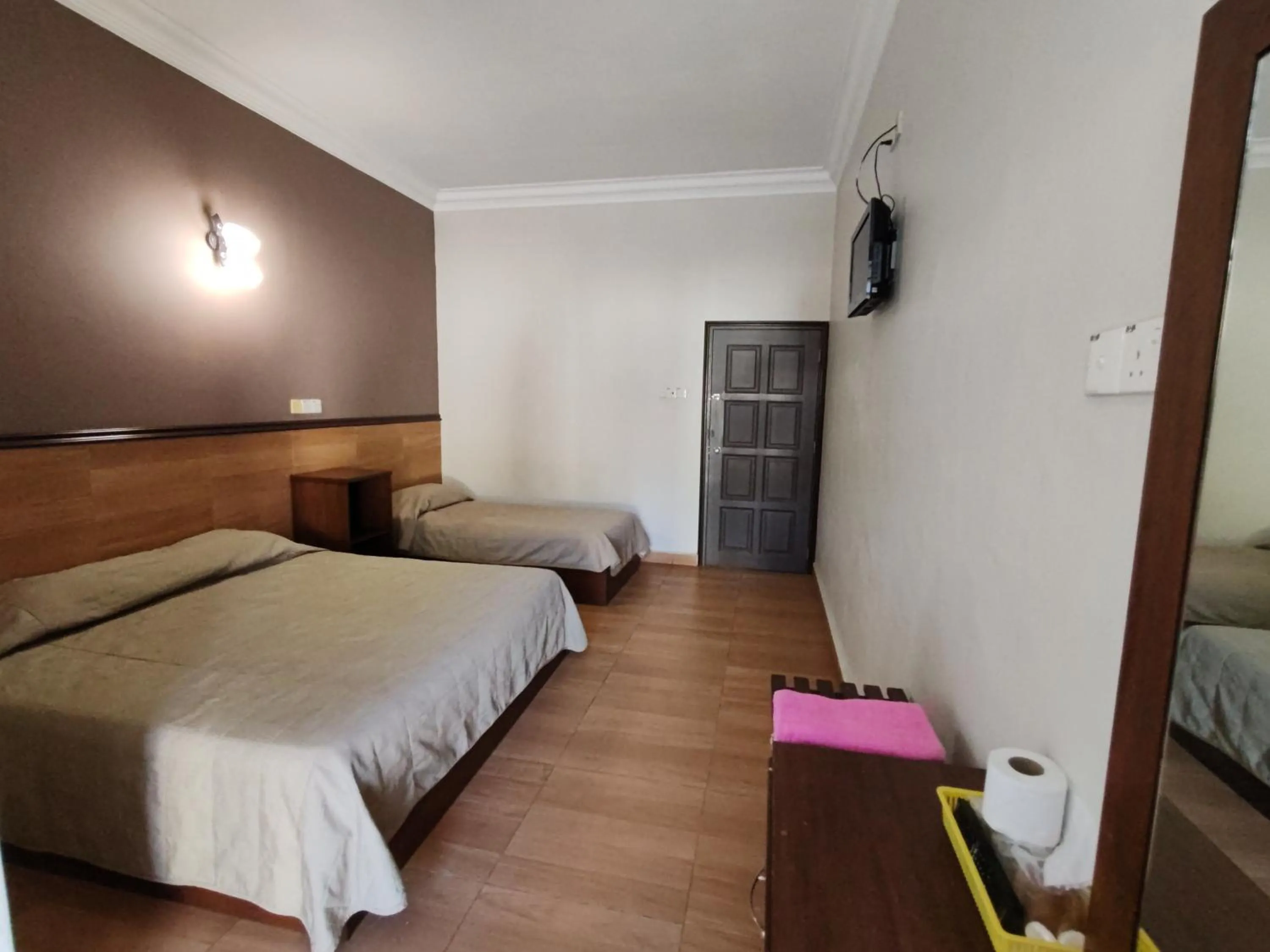 Photo of the whole room, Bed in Lumut Villa Inn Homestay