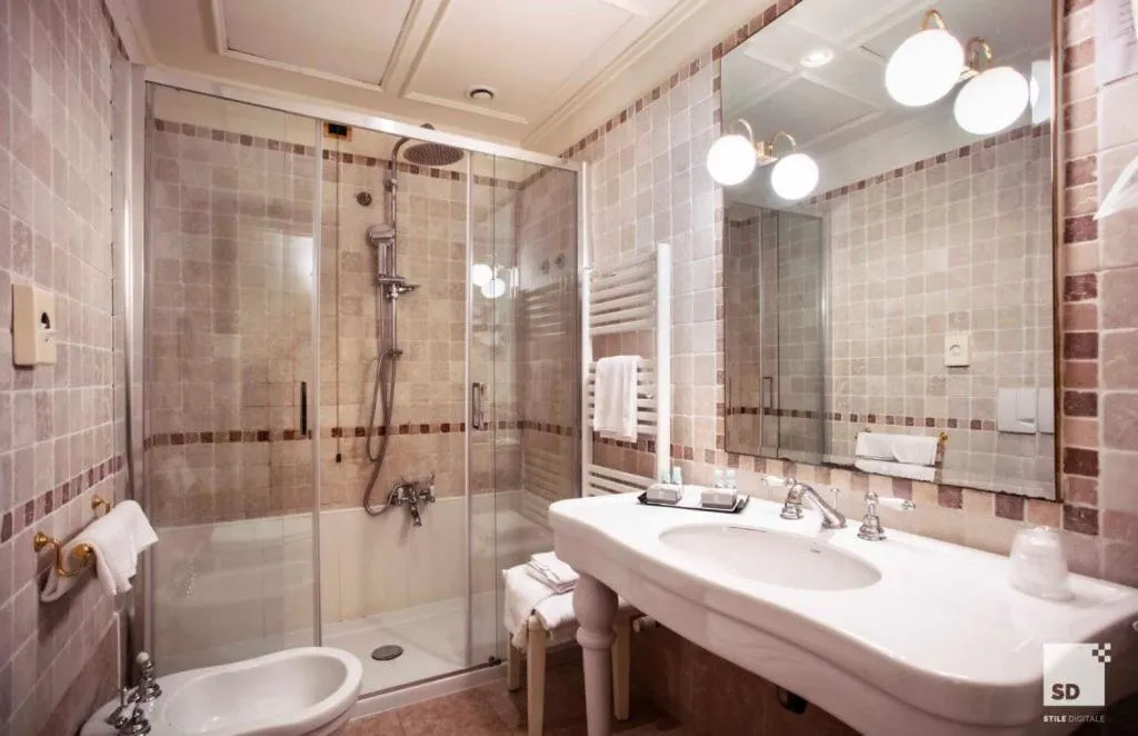Shower in Grand Hotel Terme