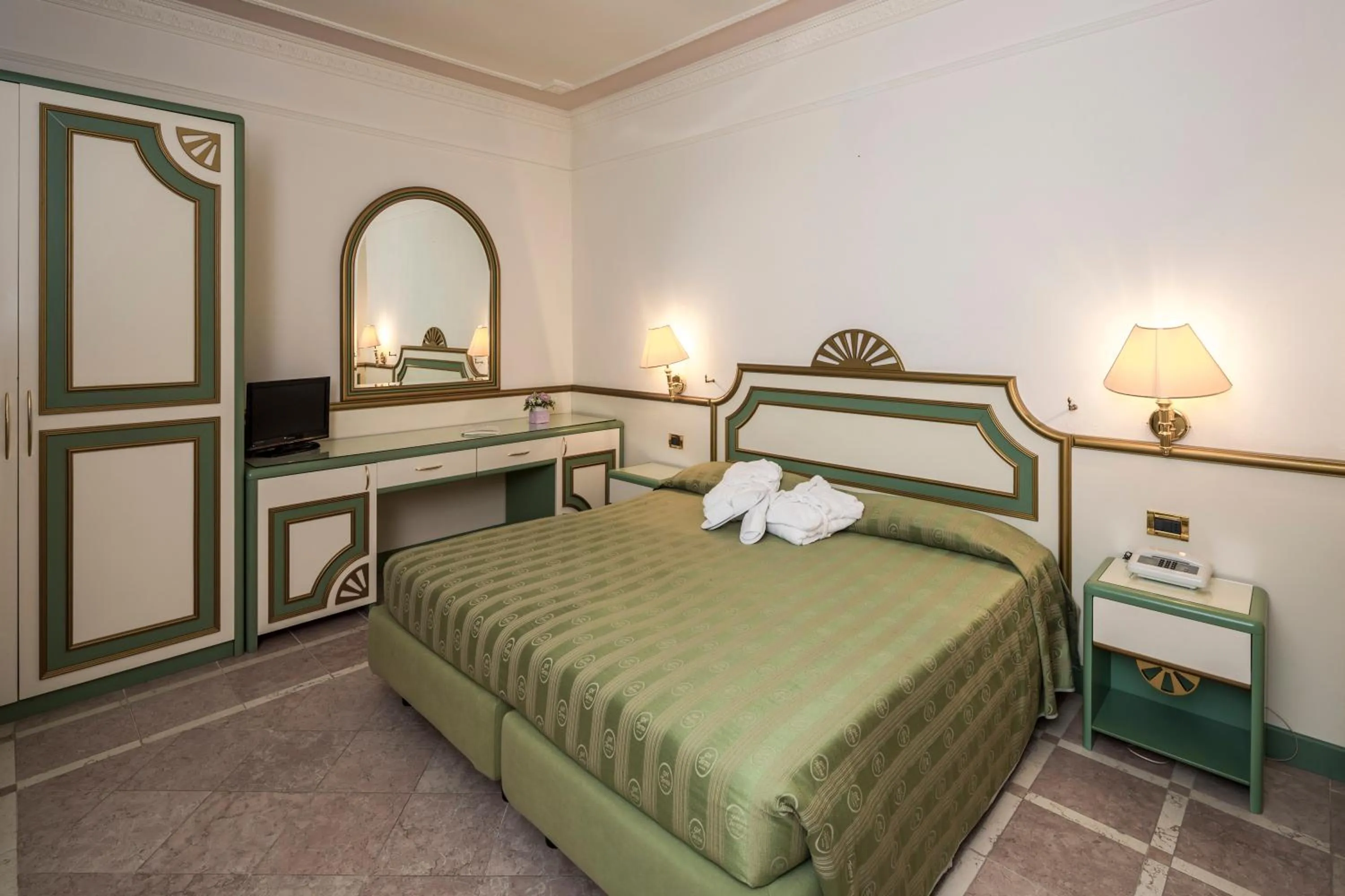 Photo of the whole room, Bed in Grand Hotel Terme