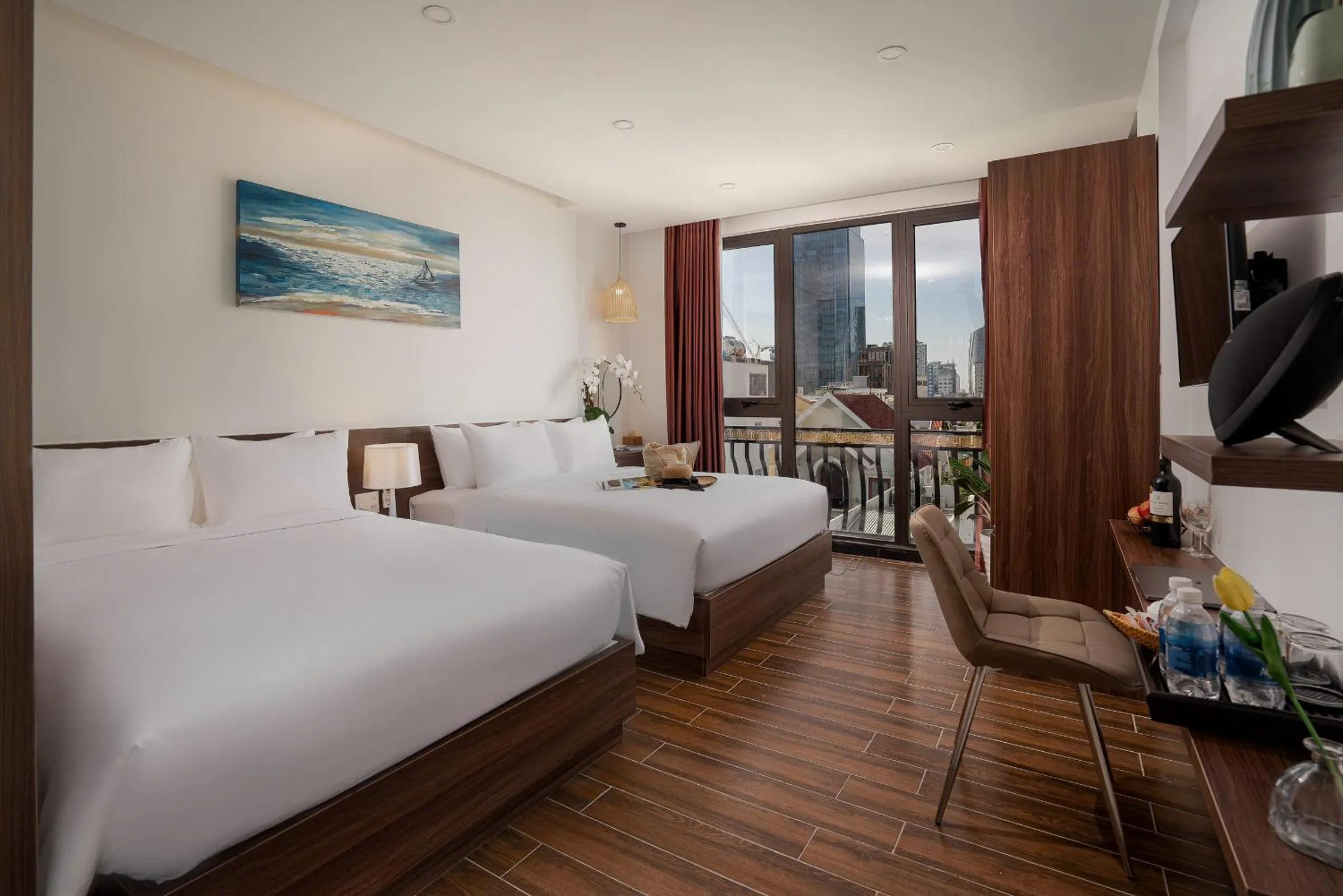 Photo of the whole room, Bed in Dragon View Riverside Hotel