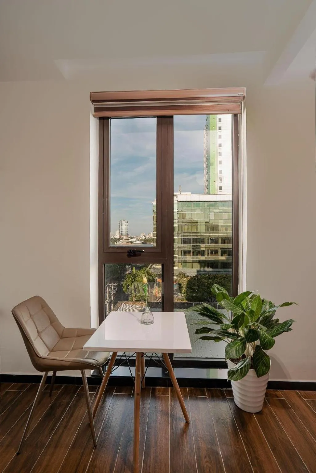 Dining area in Dragon View Riverside Hotel