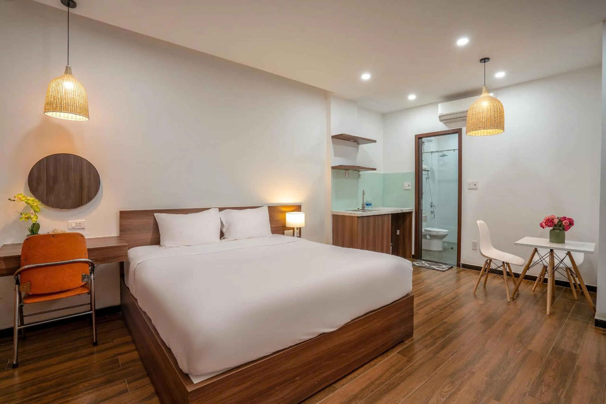 Bed in Dragon View Riverside Hotel