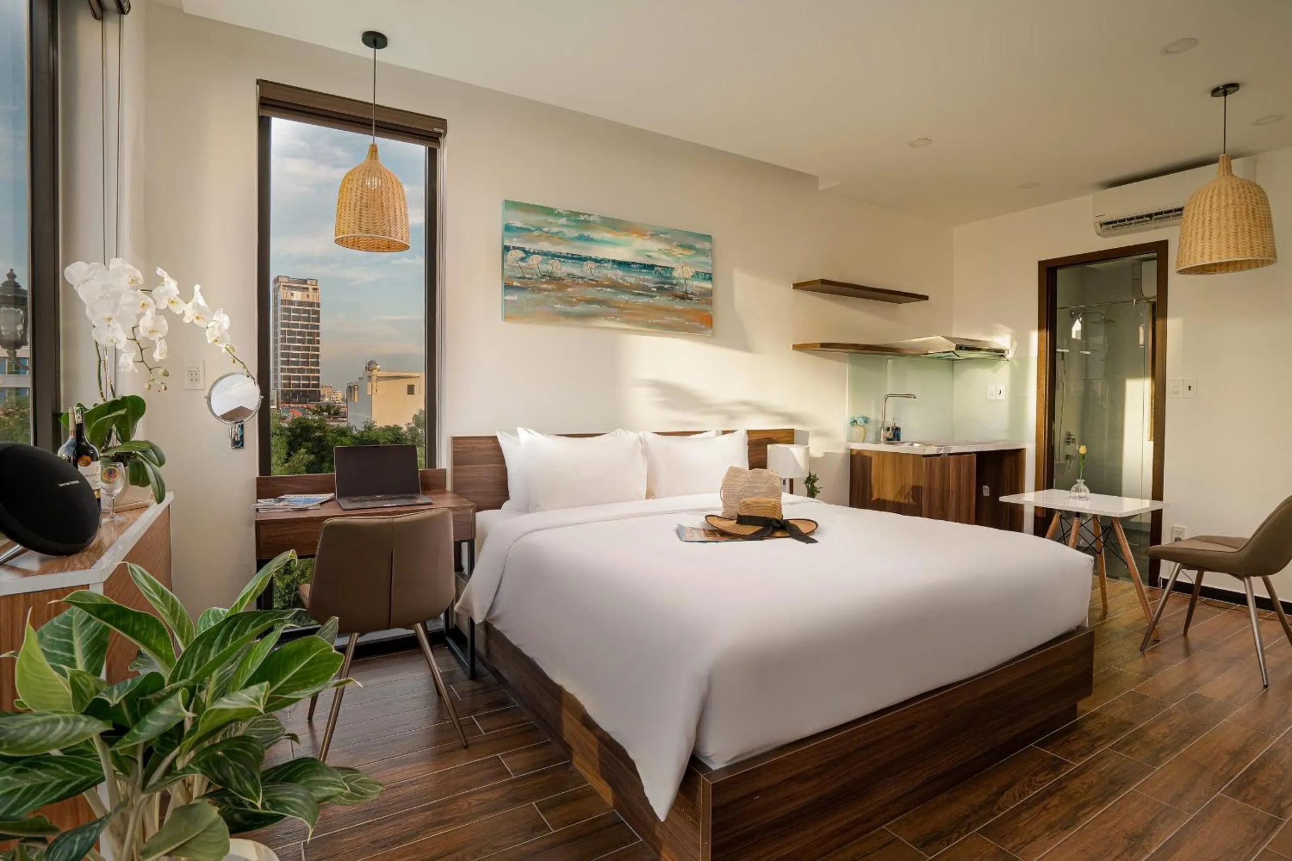 Photo of the whole room, Bed in Dragon View Riverside Hotel