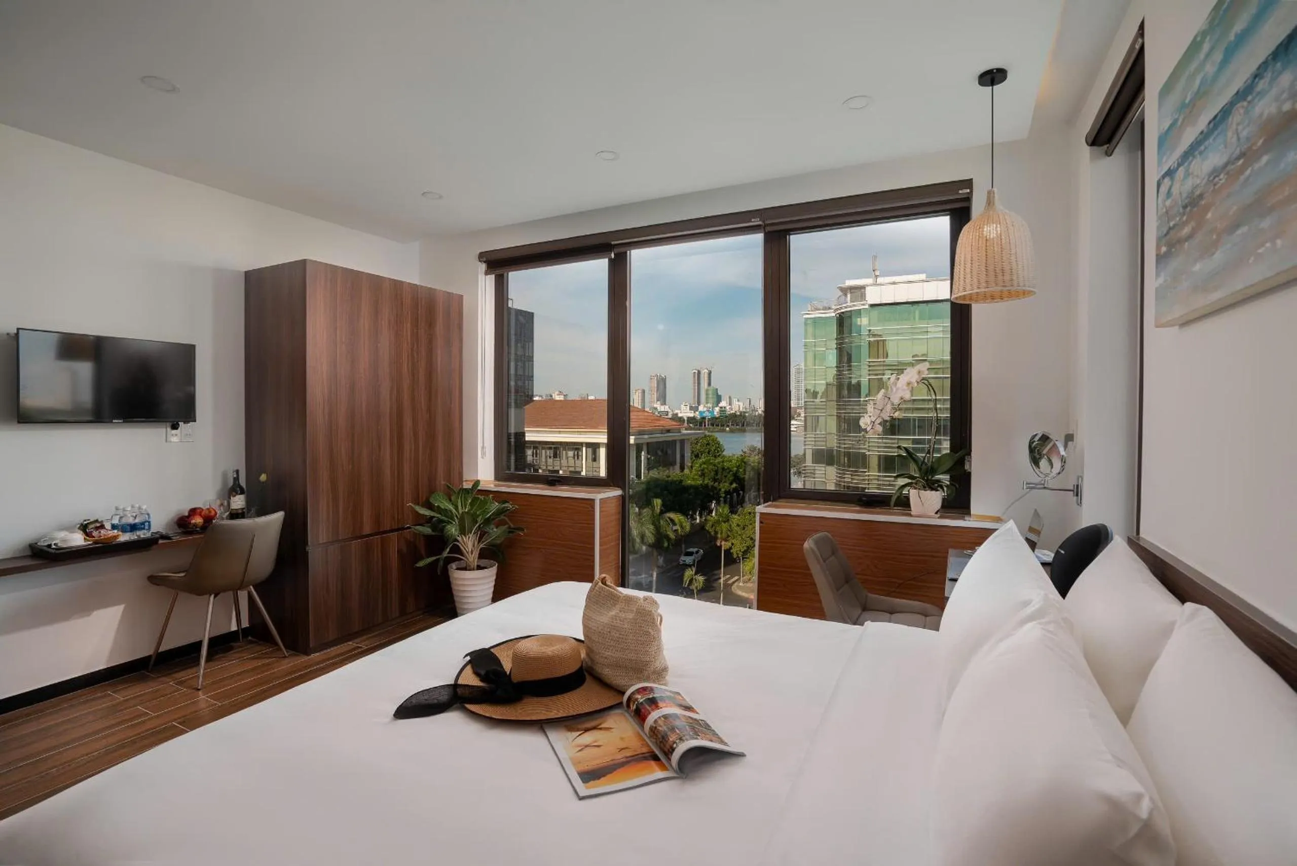 Bed in Dragon View Riverside Hotel