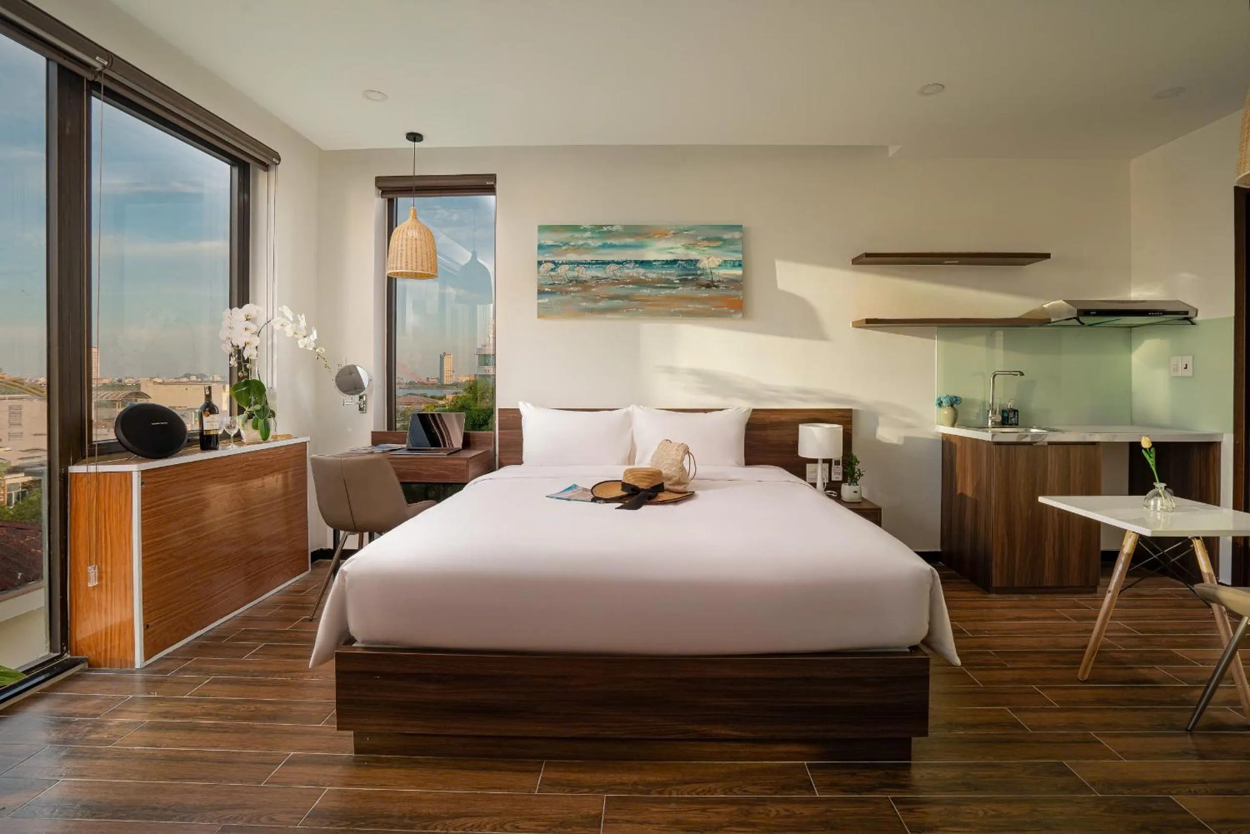 Bedroom, Bed in Dragon View Riverside Hotel