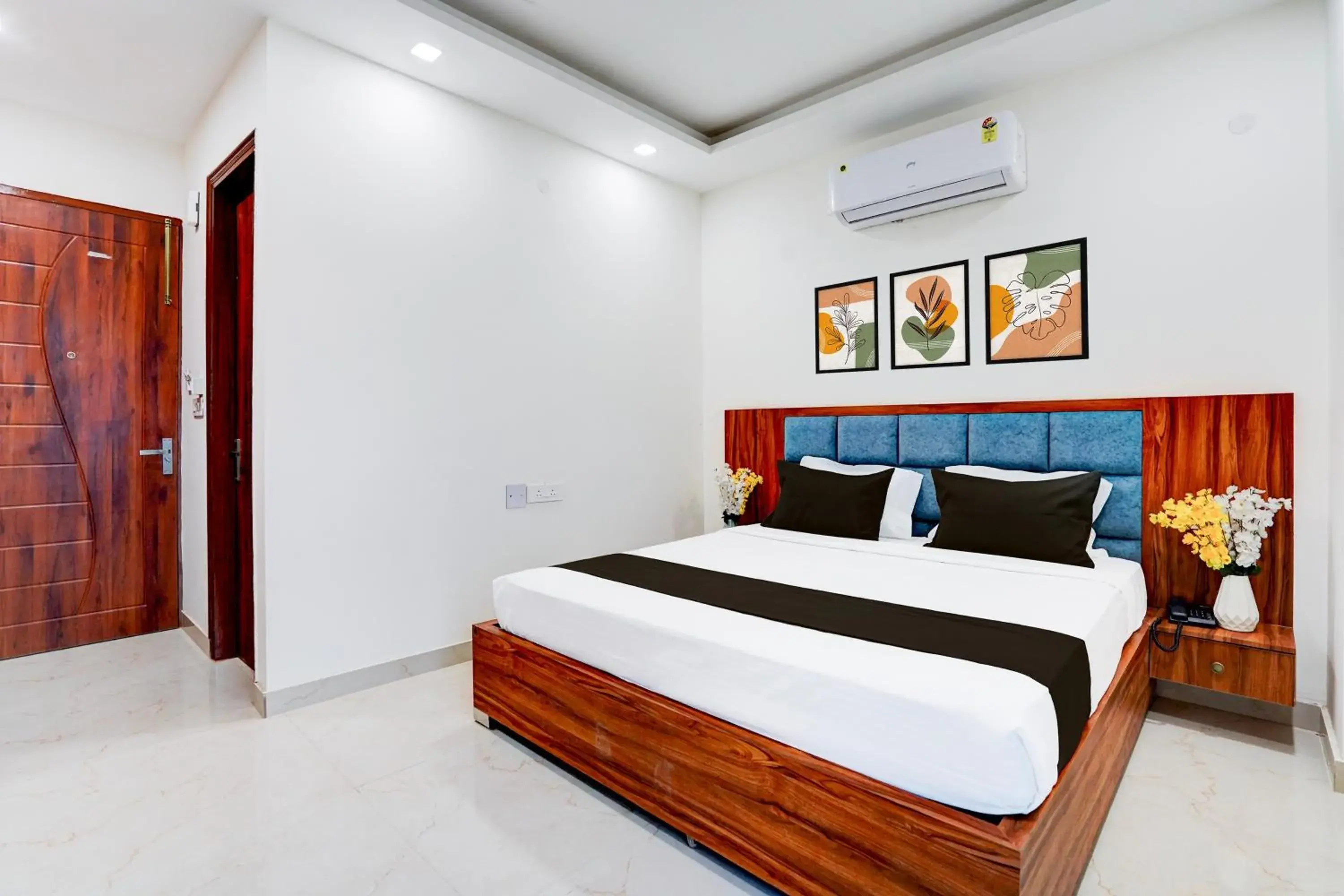 Classic Triple Room - single occupancy in Super Townhouse Sector 93 Noida Expressway Classic Triple Room - single occupancy in Super Townhouse Sector 93 Noida Expressway