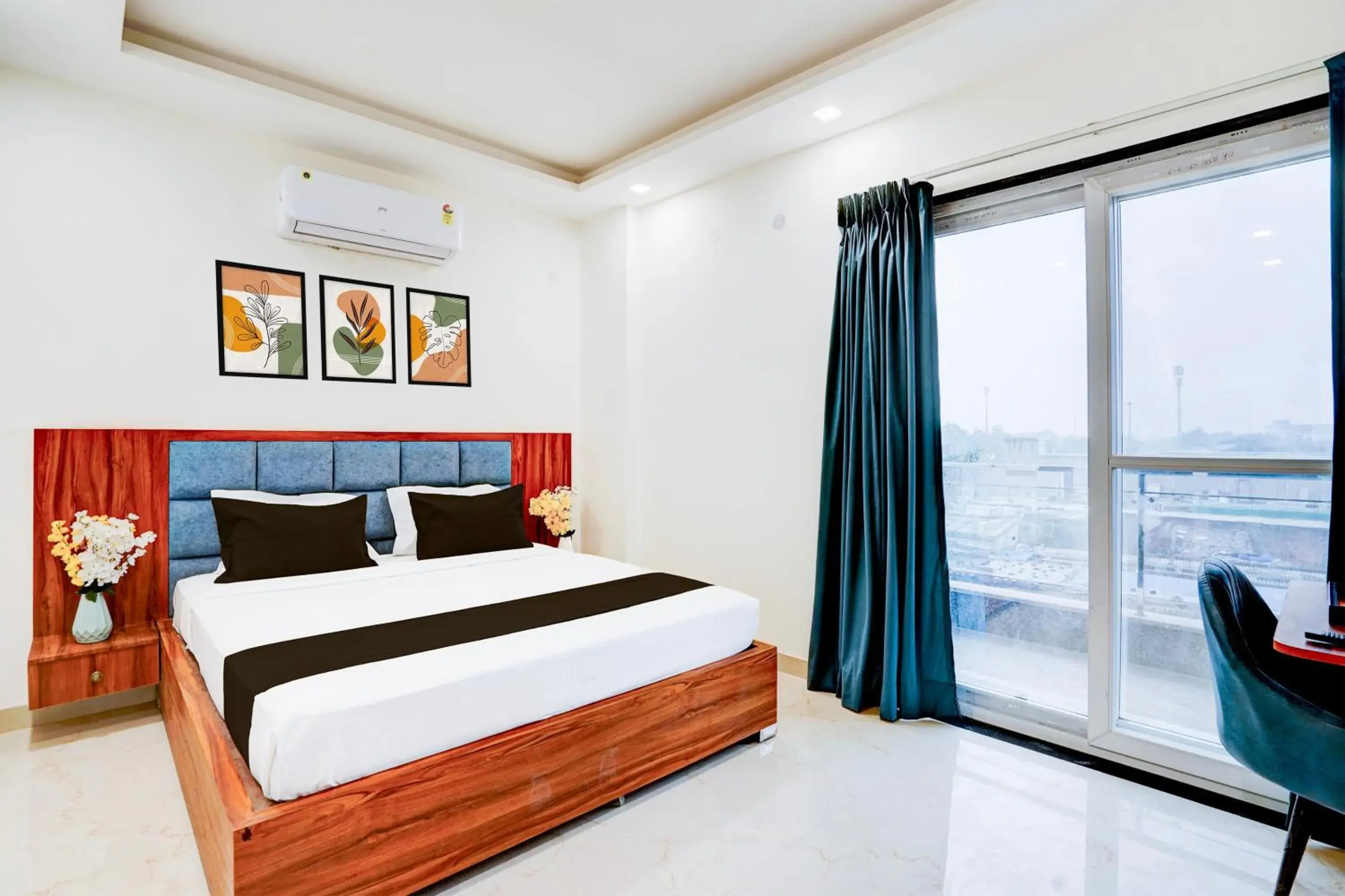 Classic Triple Room - single occupancy in Super Townhouse Sector 93 Noida Expressway Classic Triple Room - single occupancy in Super Townhouse Sector 93 Noida Expressway
