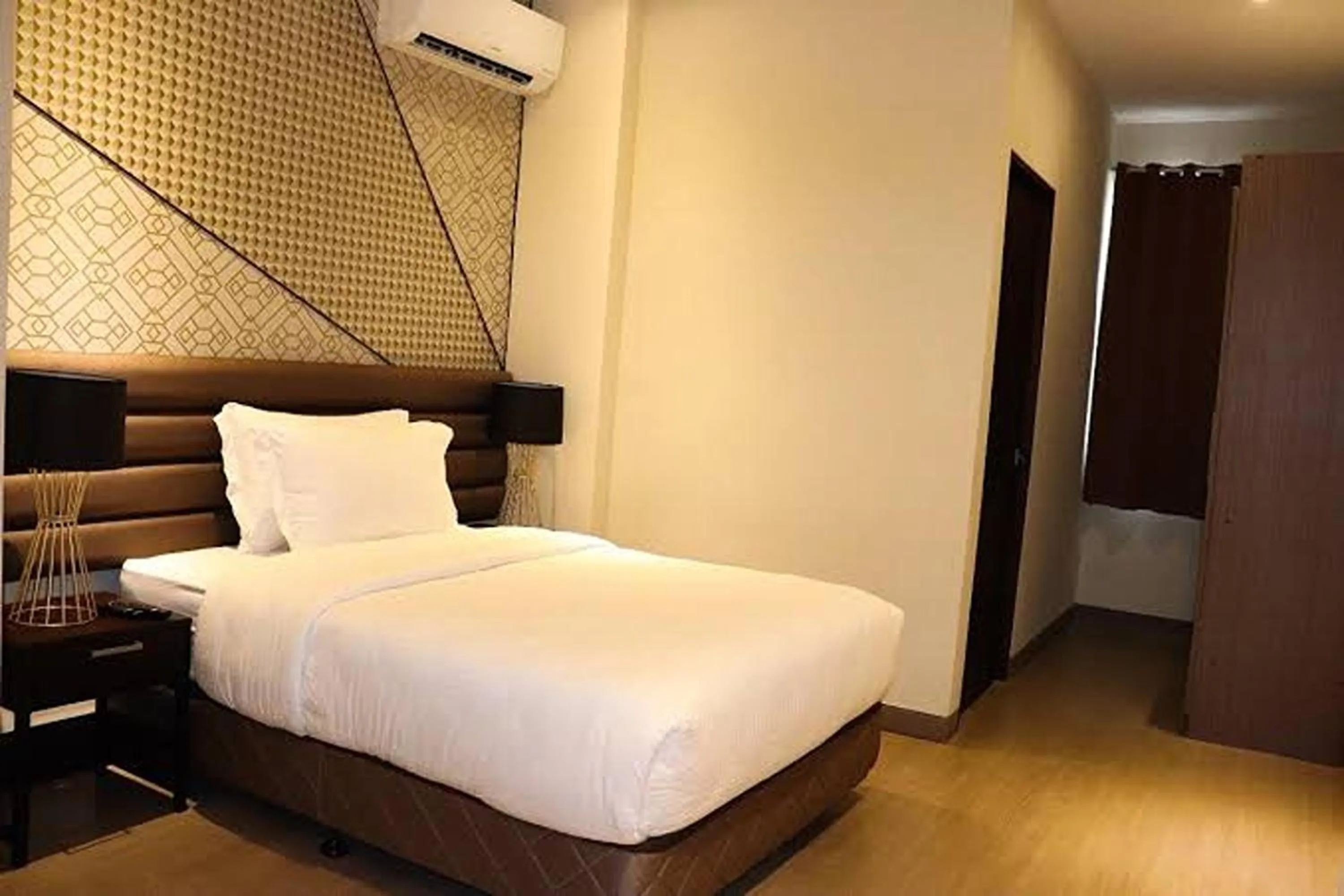 Bed in Maxx Hotel Ortigas