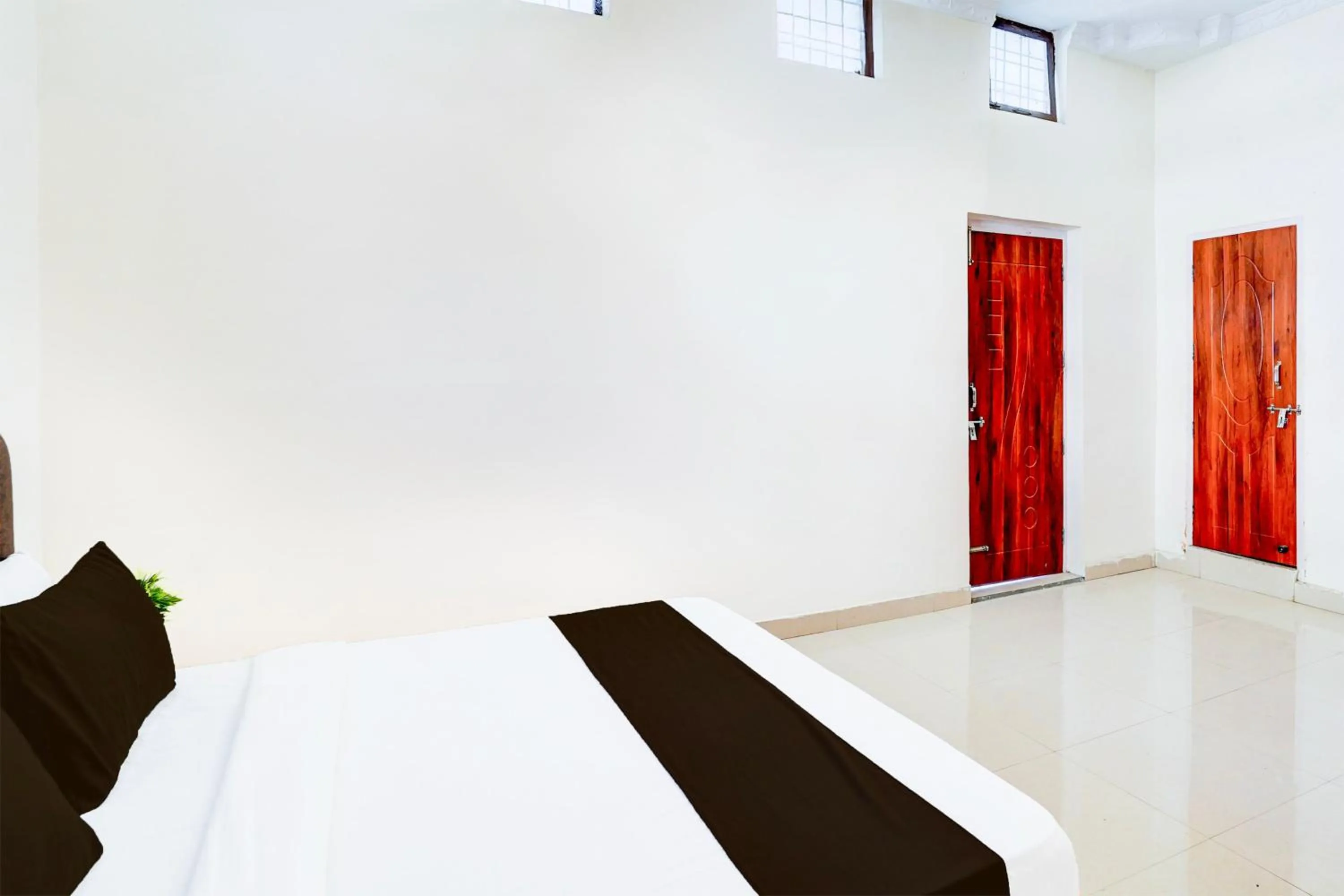 Bedroom, Bed in Super Hotel O Sudhowala Near Nanda ki Chowk