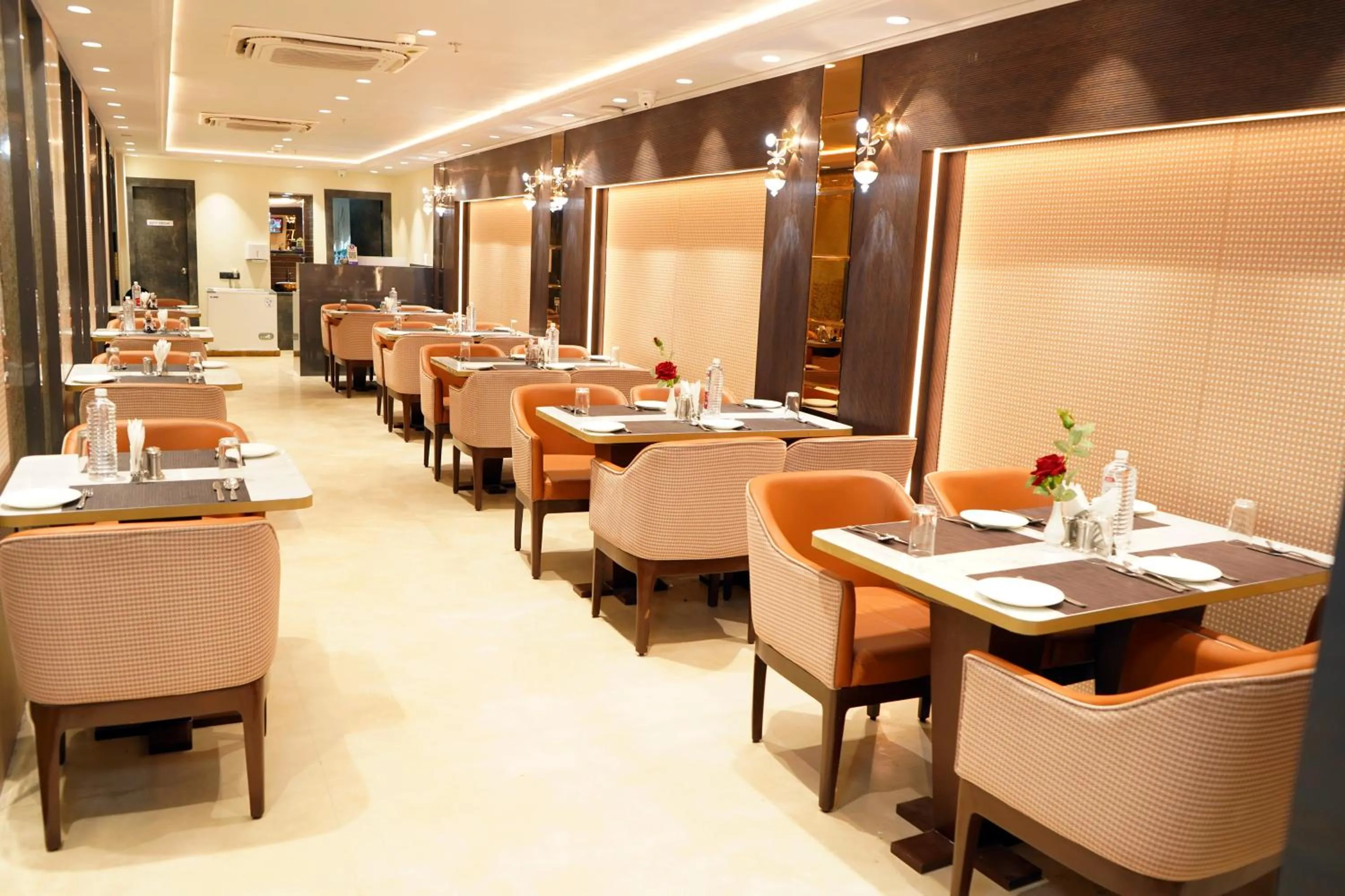 Restaurant/places to eat in ShriGo Hotel Banaras