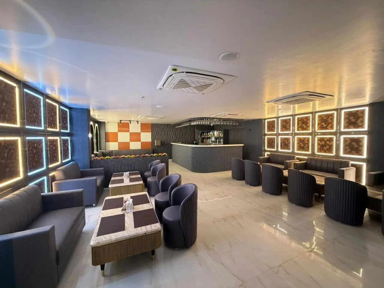 Lounge or bar in ShriGo Hotel Banaras