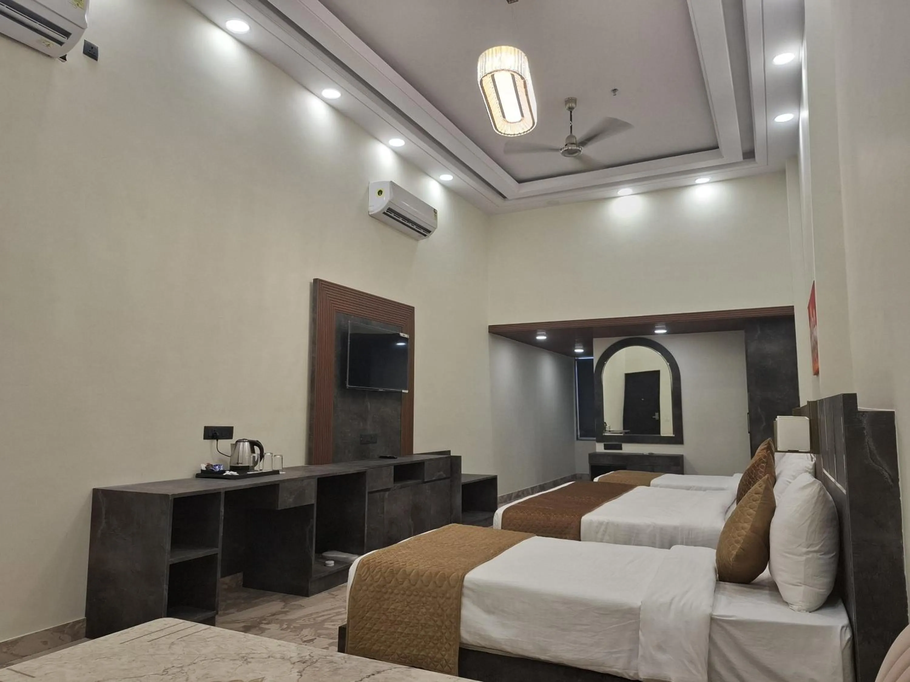 Bed in ShriGo Hotel Banaras