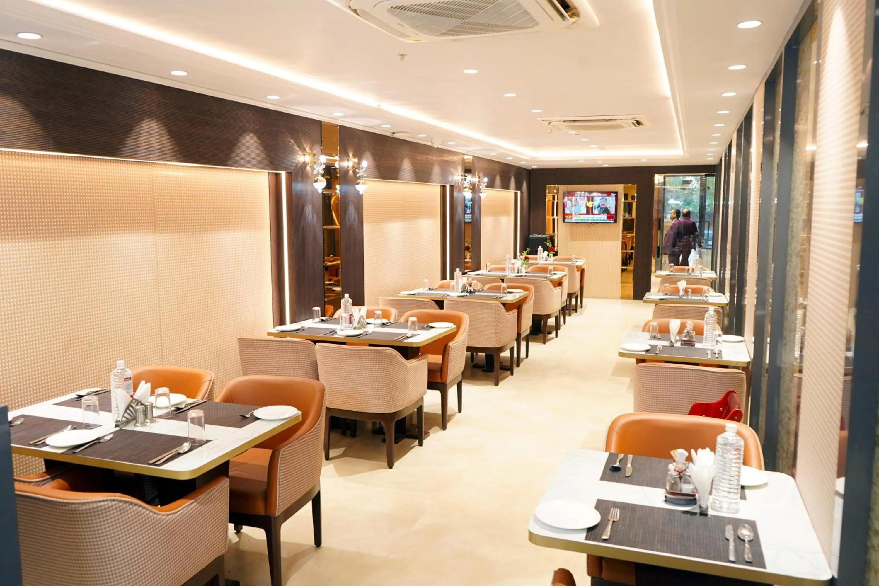 Restaurant/places to eat in ShriGo Hotel Banaras