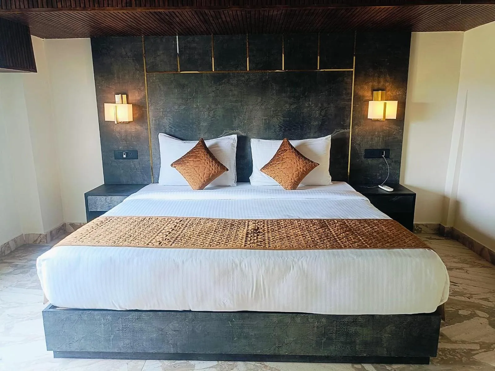 Bed in ShriGo Hotel Banaras