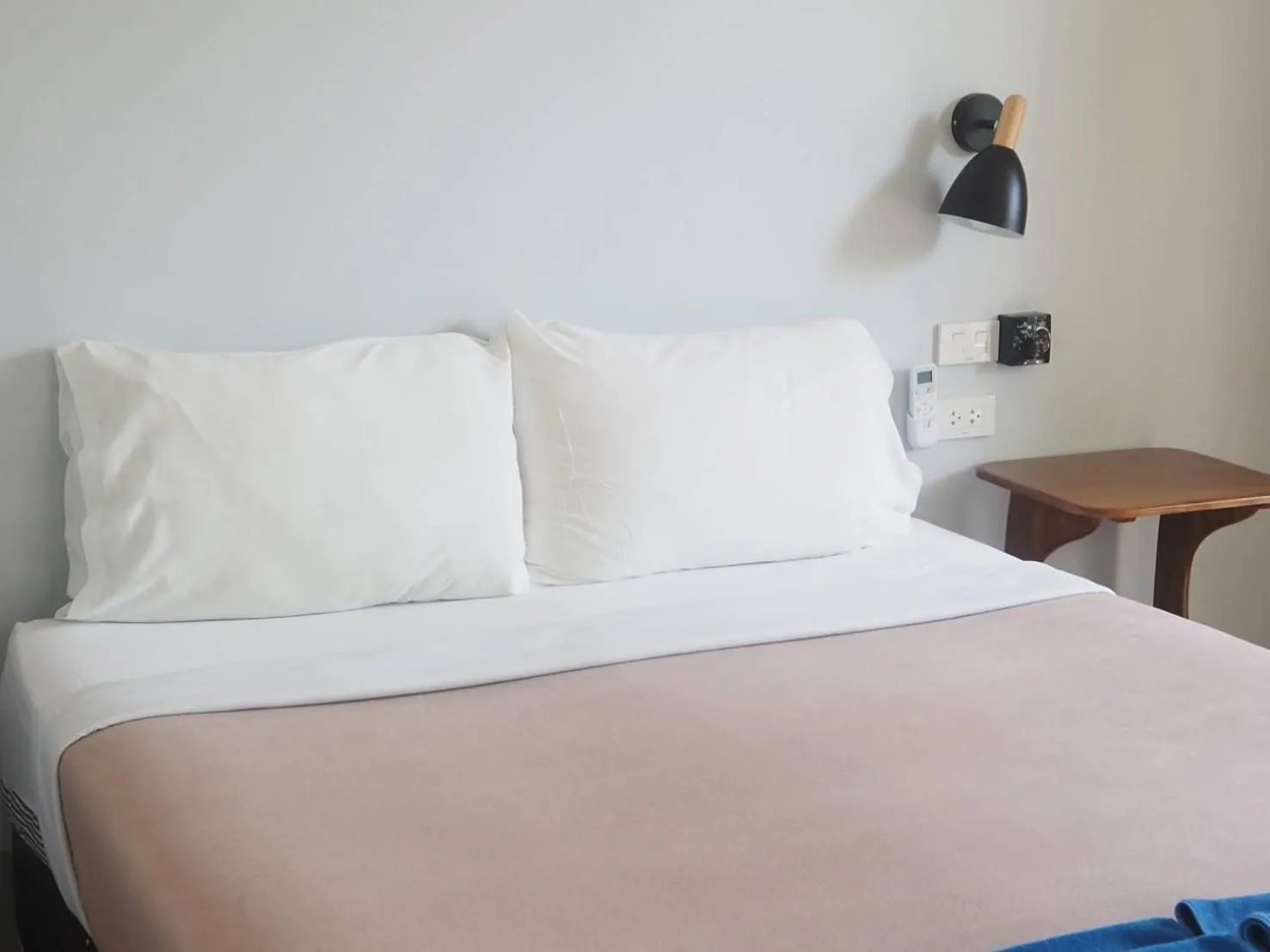 Bed in Mookies Bungalows