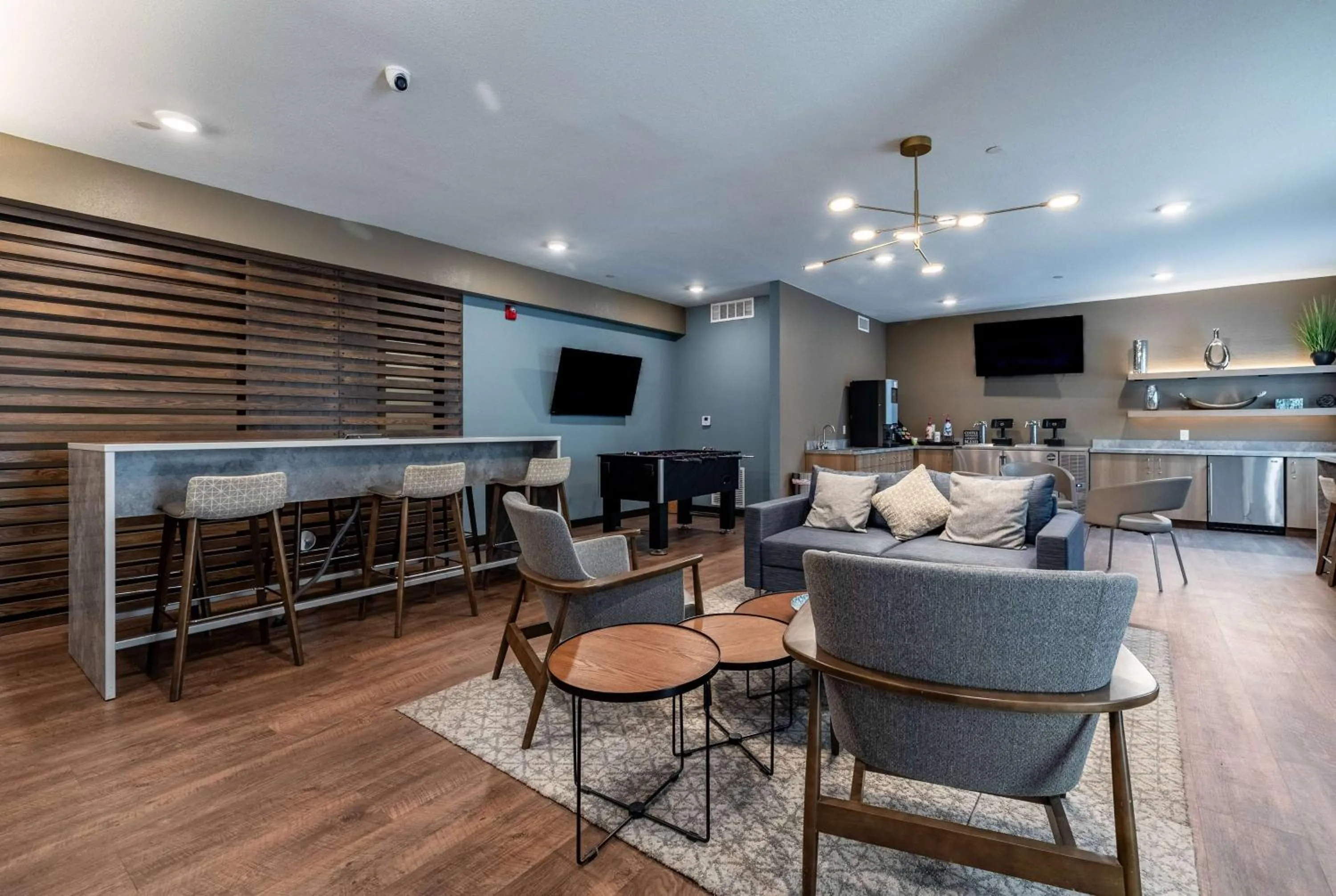 Communal lounge/ TV room in WaterWalk Extended Stay by Wyndham Wichita