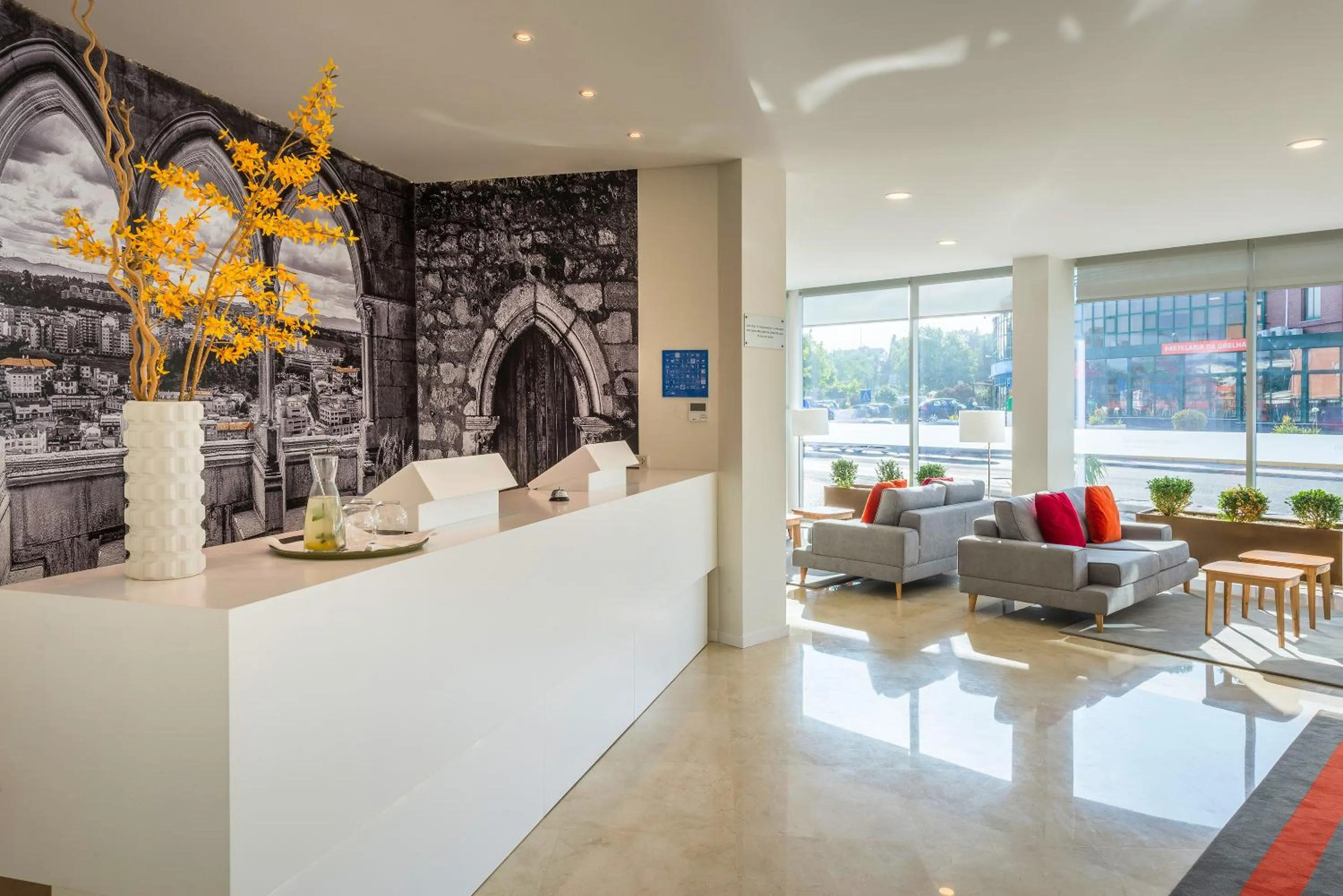 Lobby or reception in TRYP by Wyndham Leiria