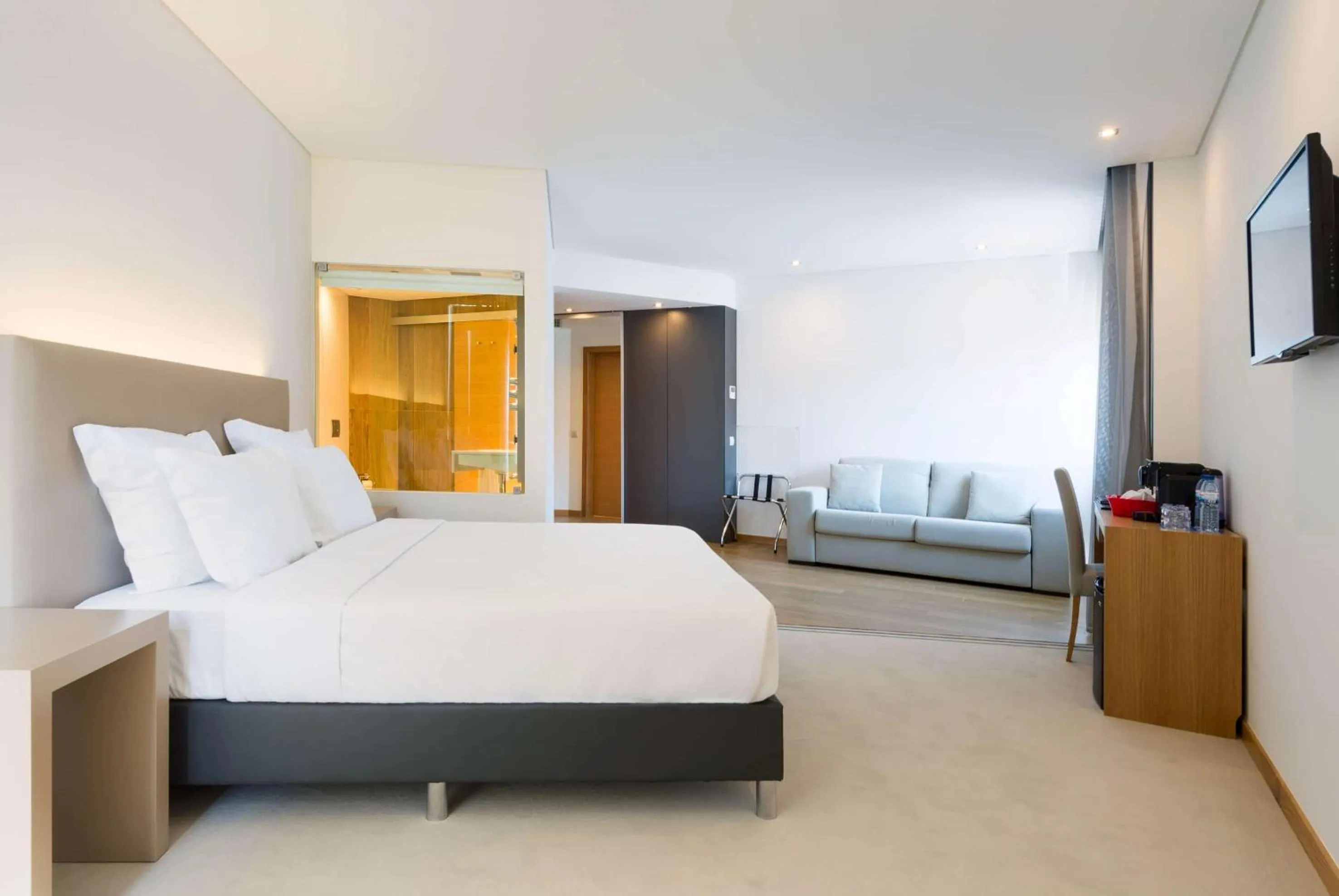 Bed in TRYP by Wyndham Leiria