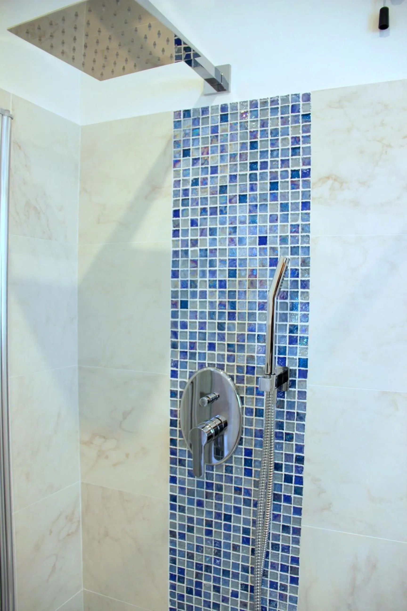 Shower in Hotel Luxor Florence