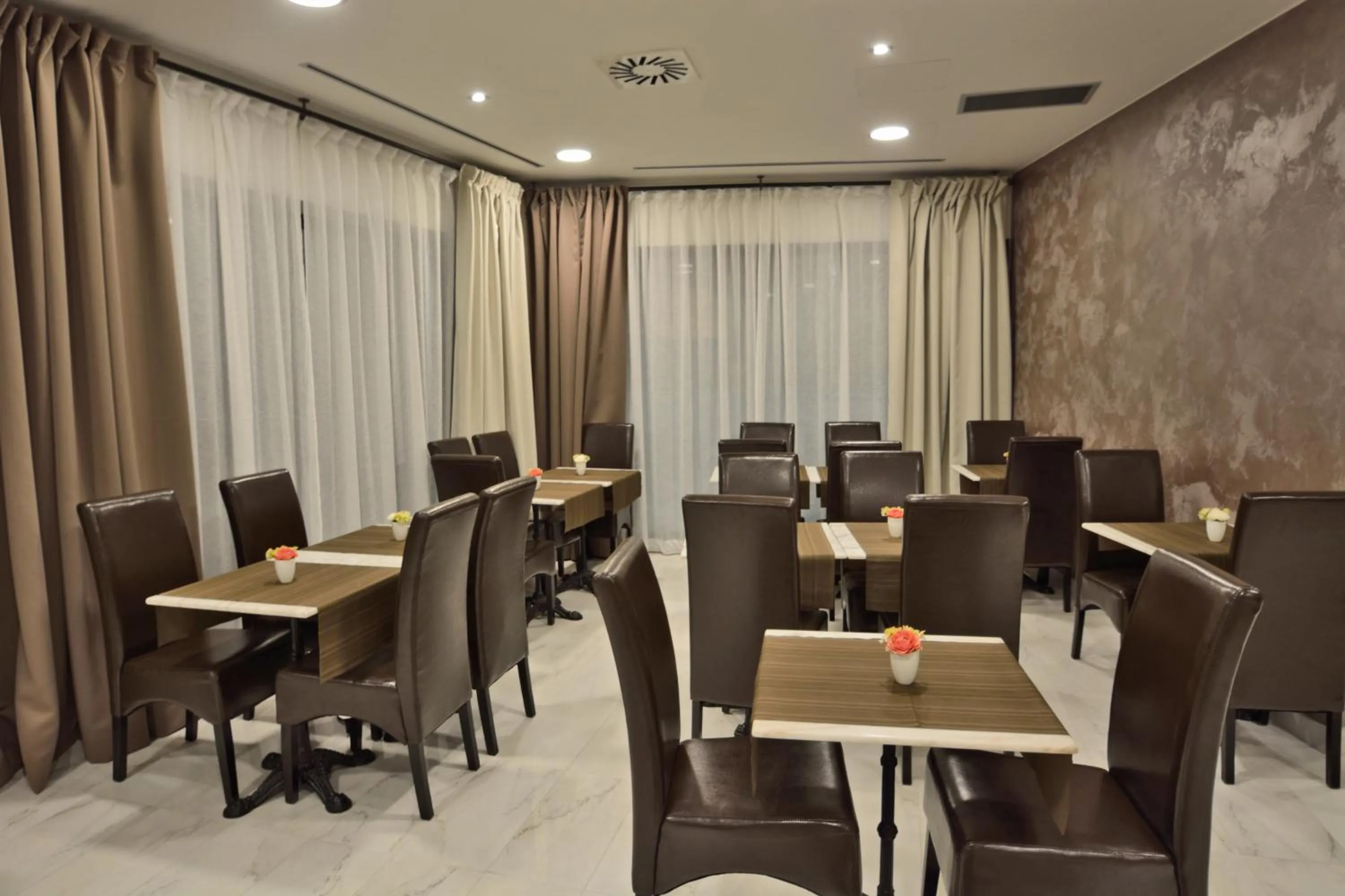 Restaurant/places to eat in Hotel Luxor Florence