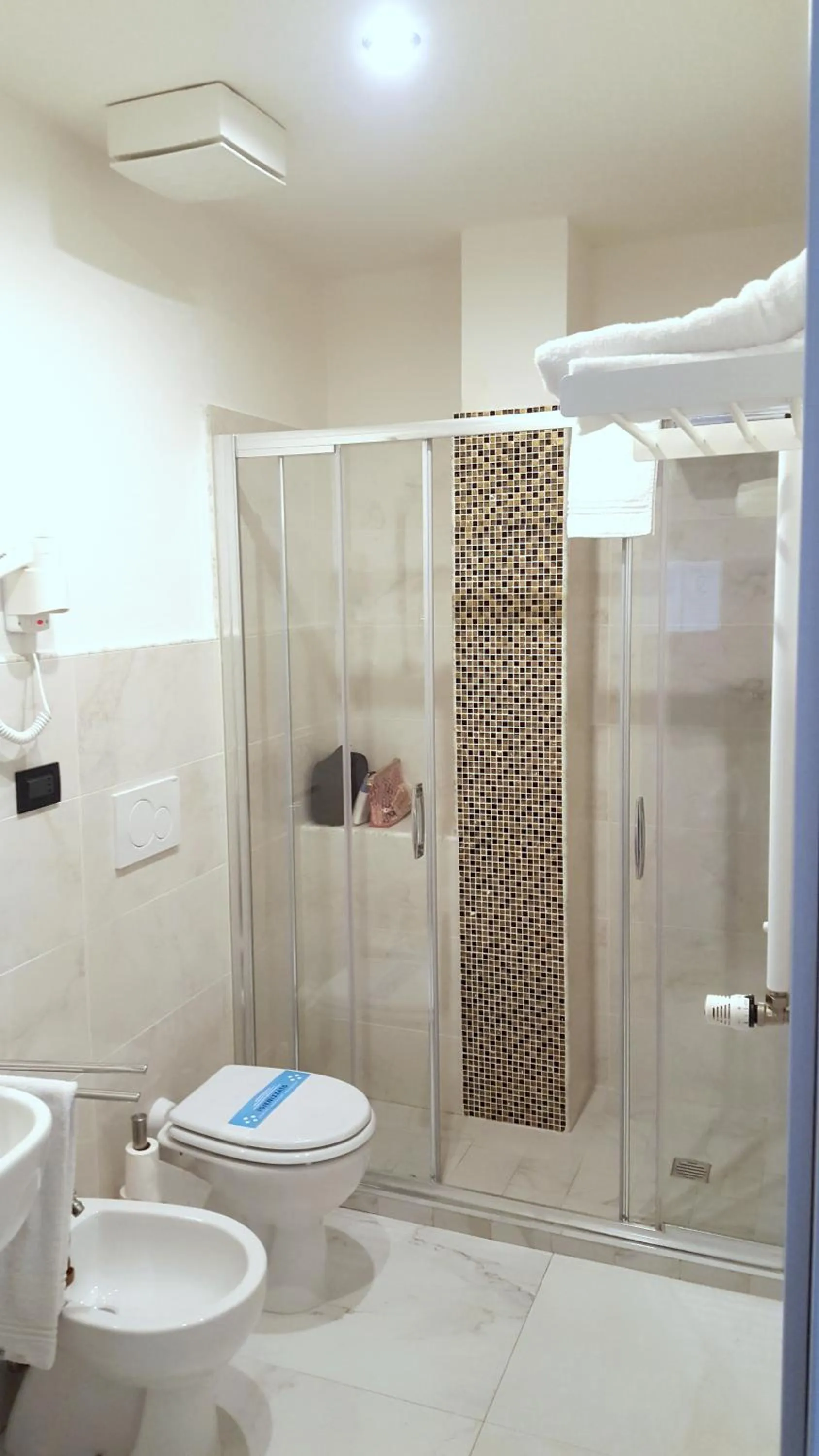 Bathroom in Hotel Luxor Florence