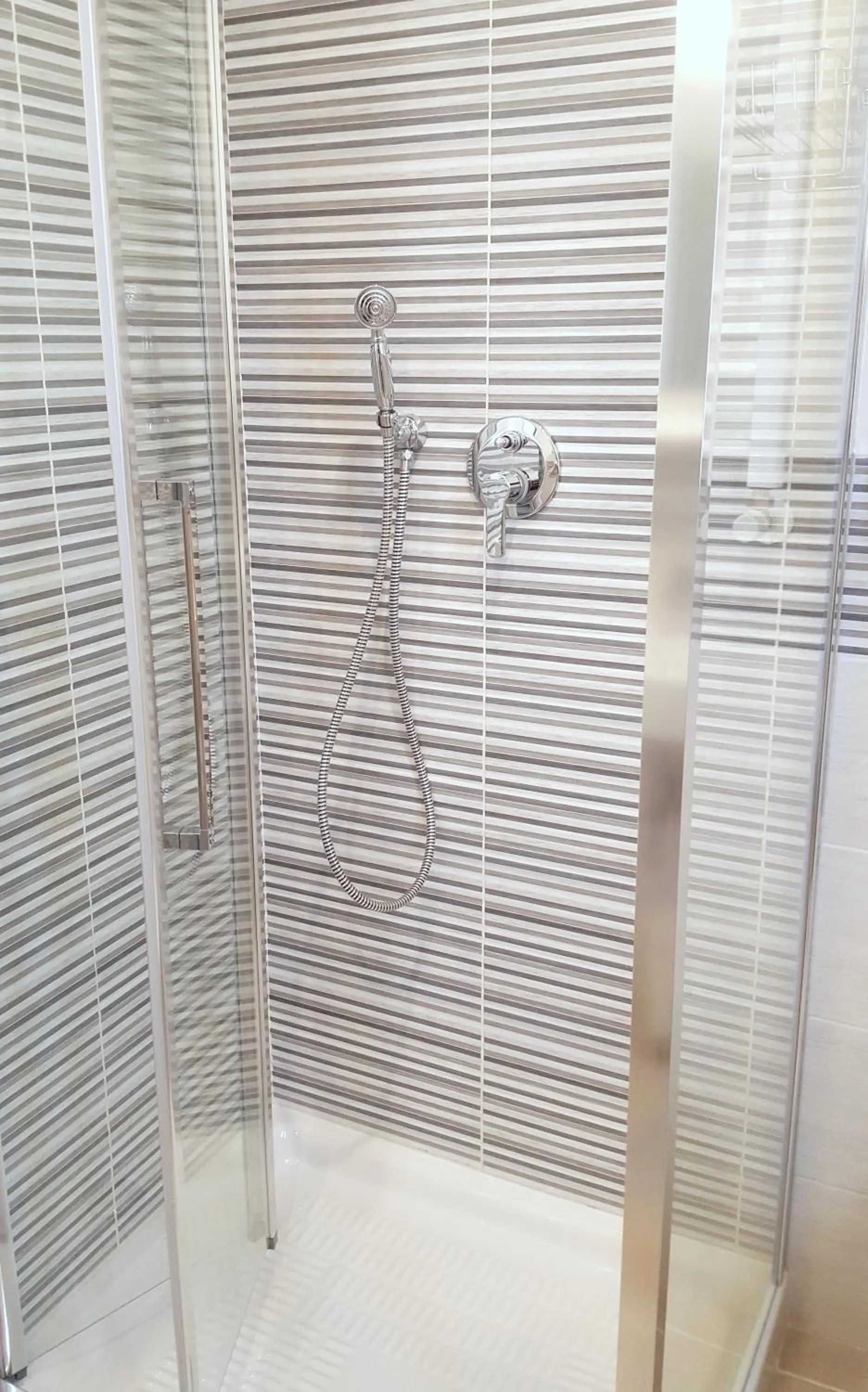 Shower in Hotel Luxor Florence