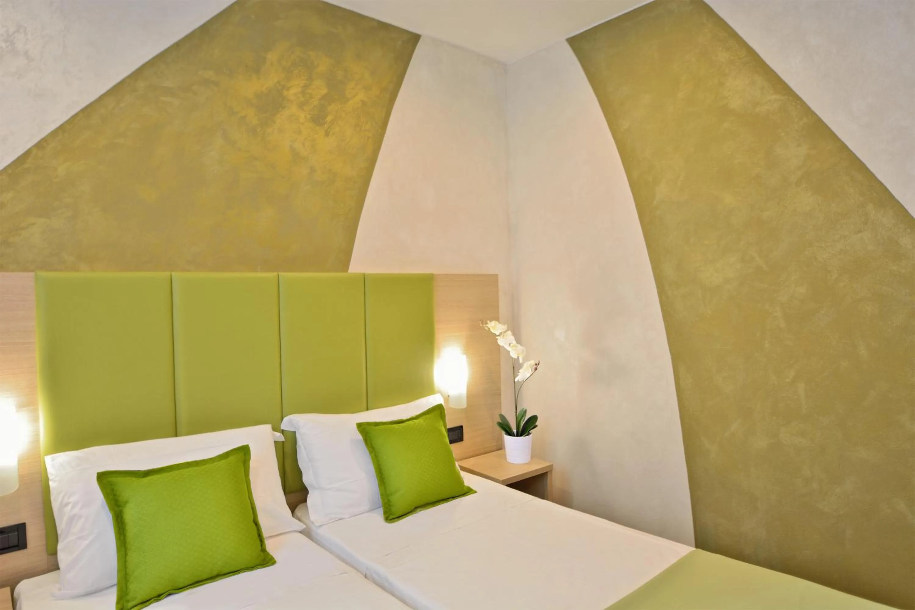 Bed in Hotel Luxor Florence