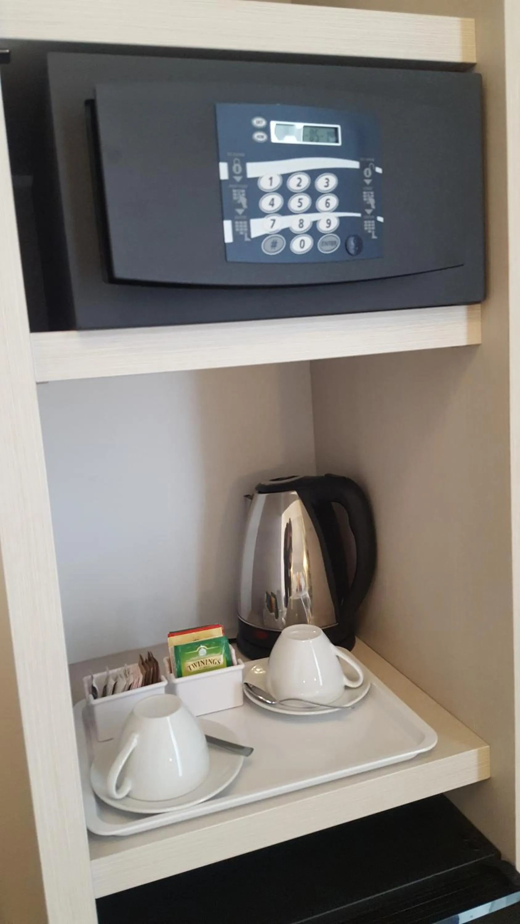 Coffee/tea facilities in Hotel Luxor Florence