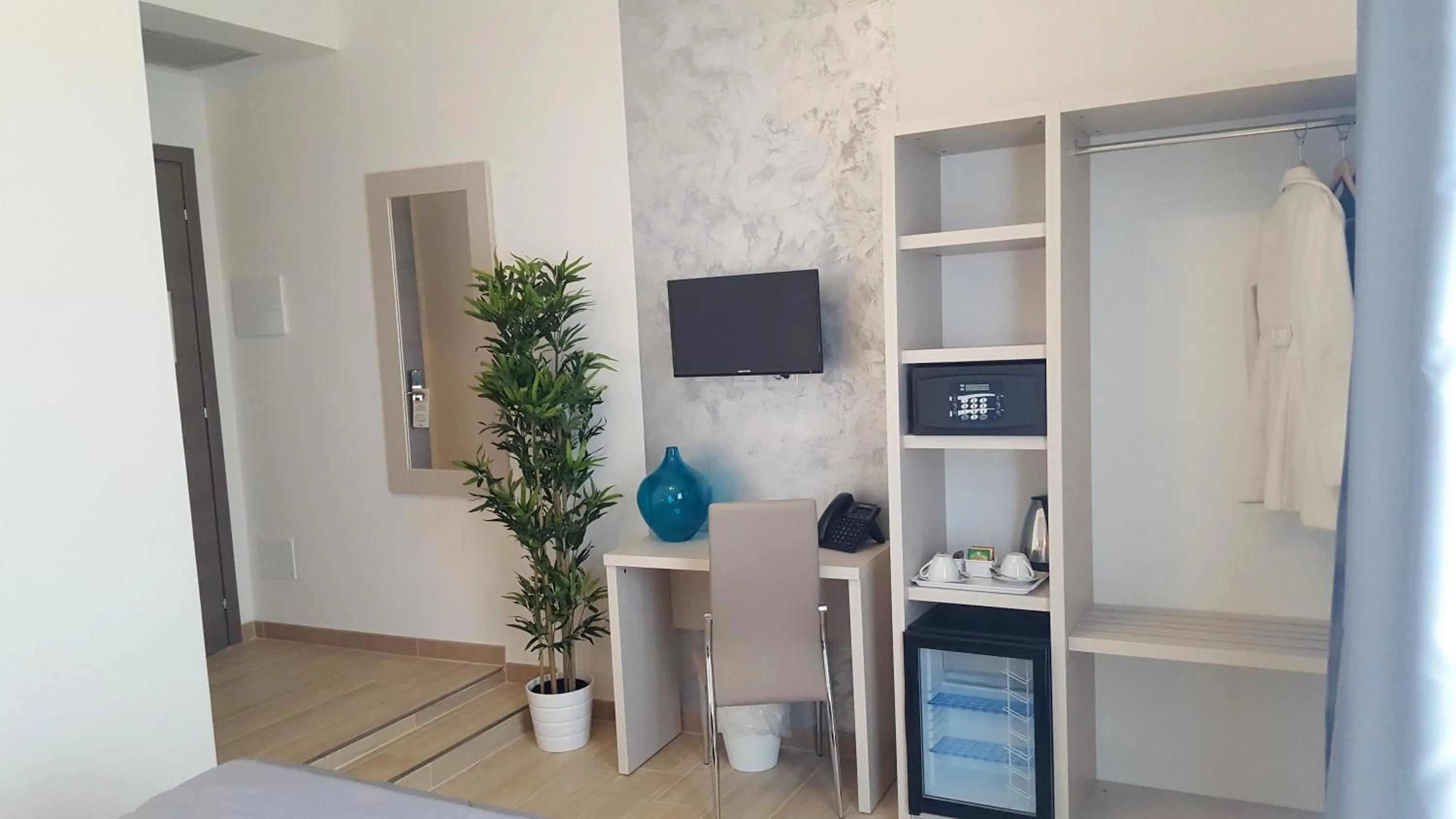 Photo of the whole room in Hotel Luxor Florence