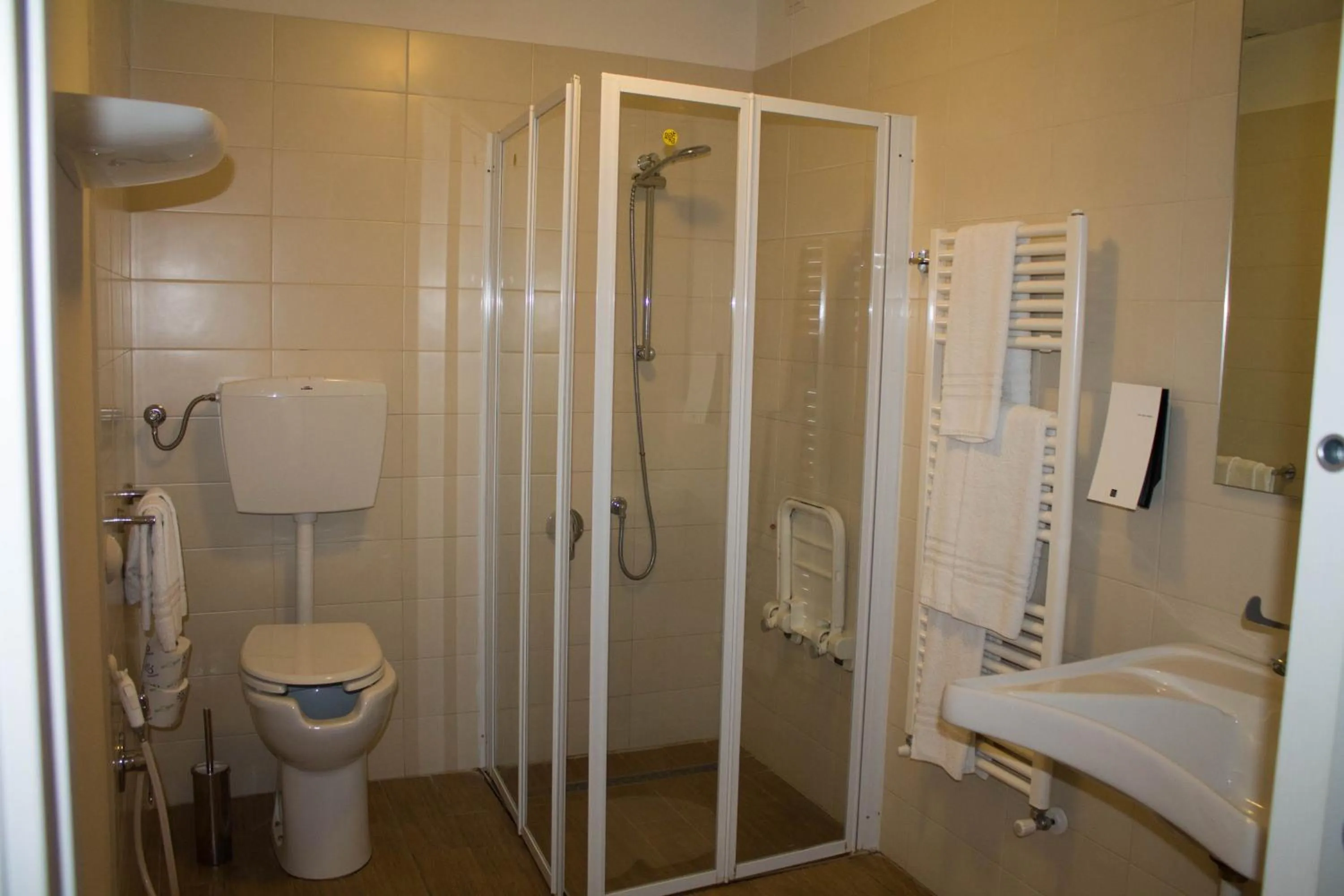 Bathroom in Vele Storiche Pisane - free private parking