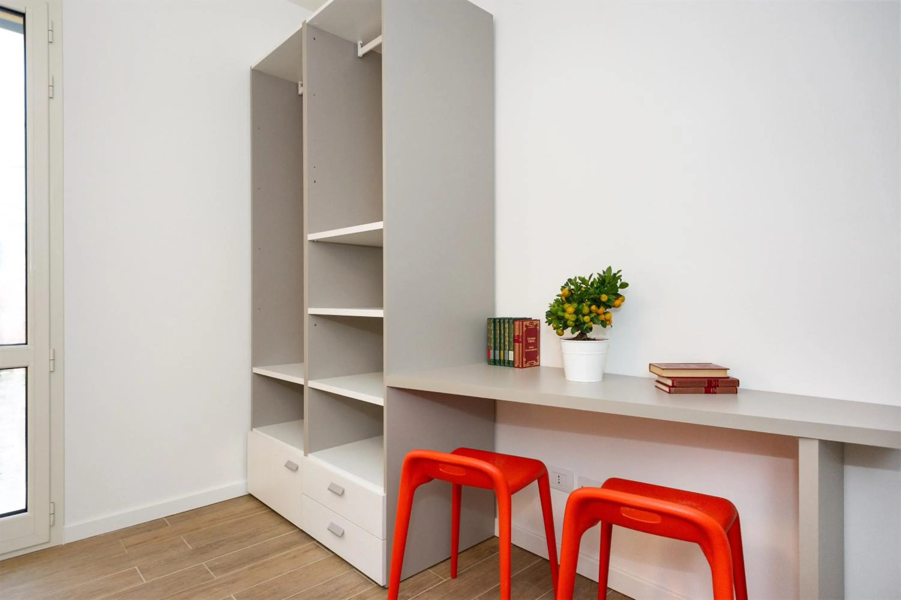 wardrobe in Vele Storiche Pisane - free private parking