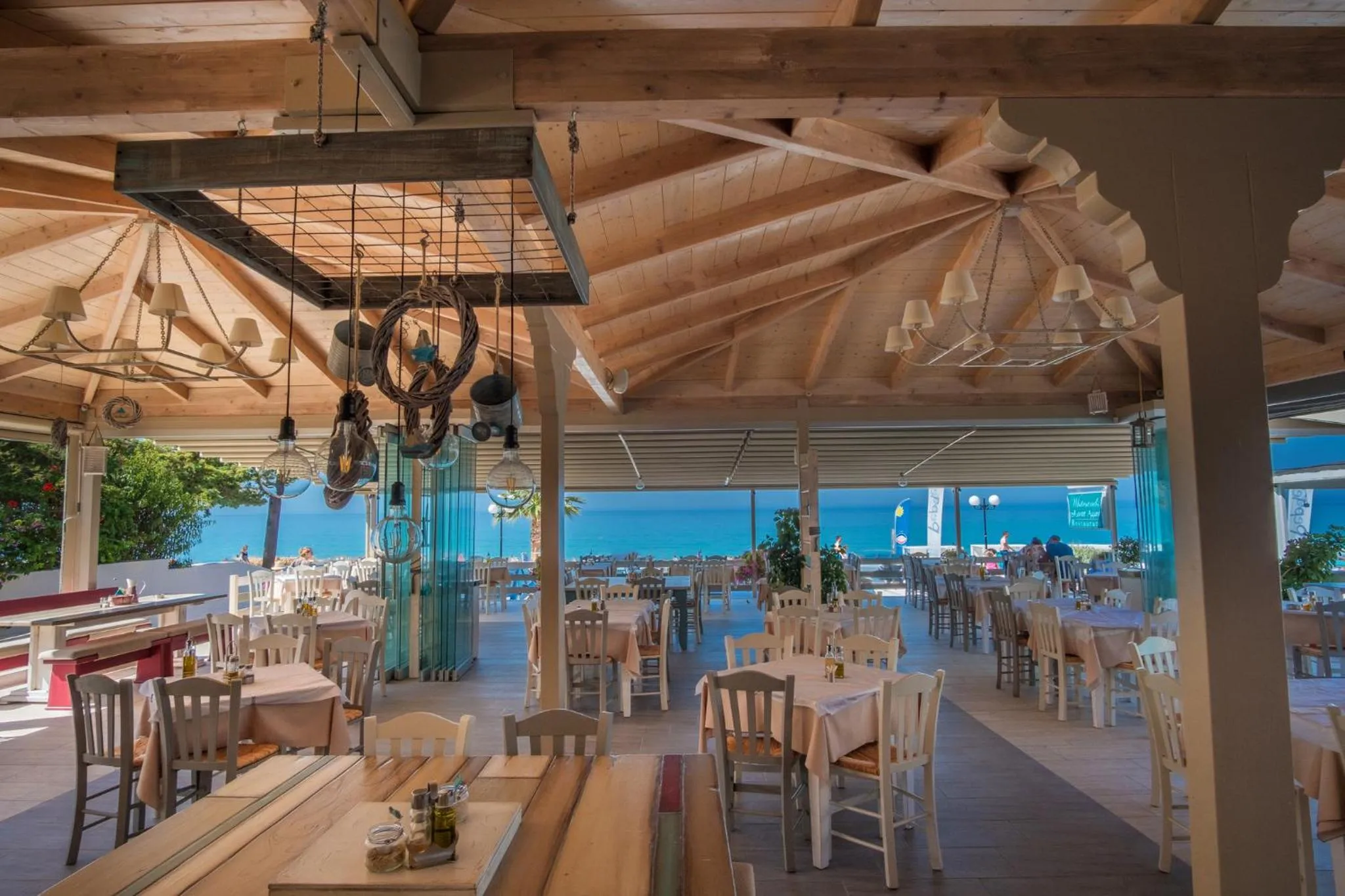Restaurant/places to eat in WhiteSands Beach Resort
