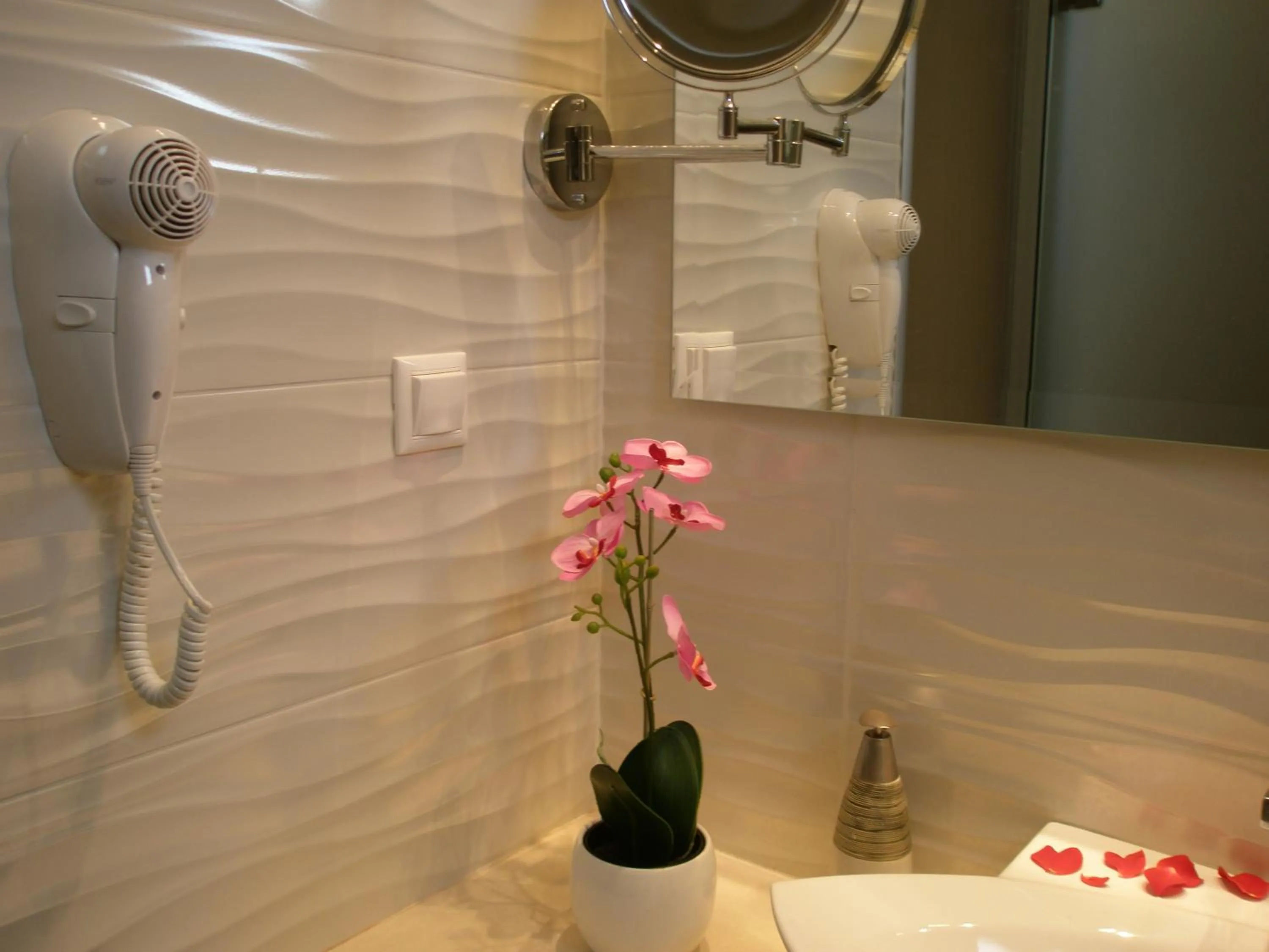 Bathroom in WhiteSands Beach Resort