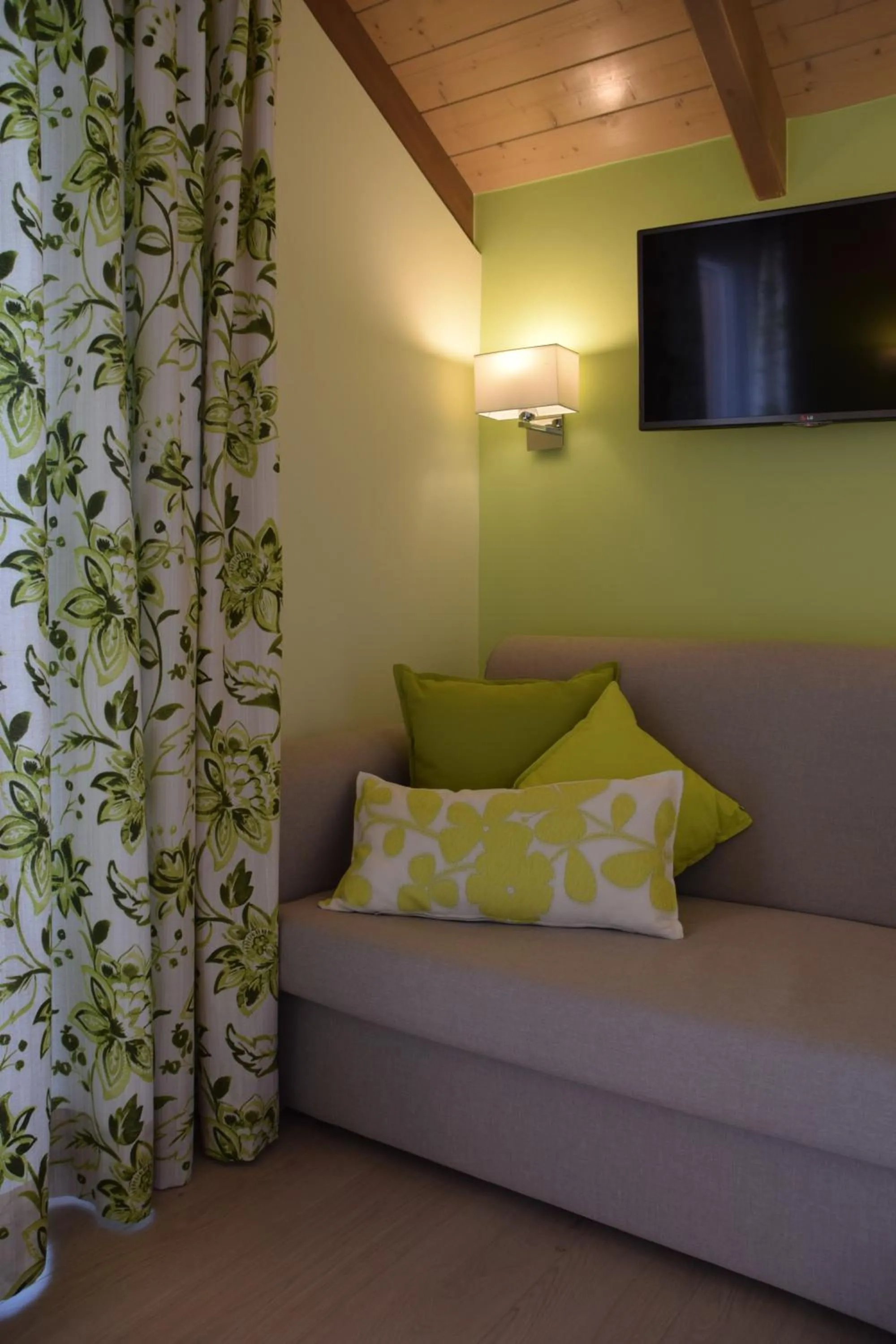 Decorative detail in WhiteSands Beach Resort