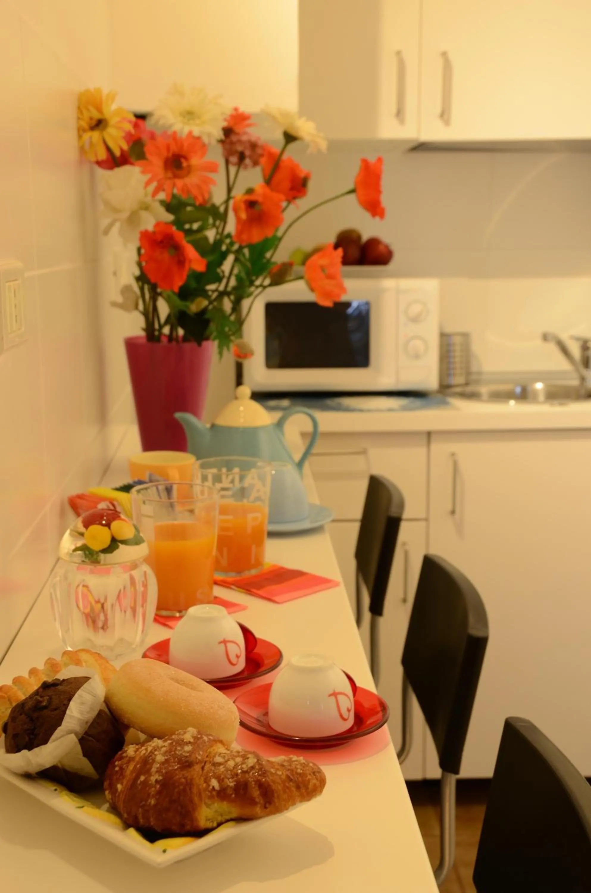 Communal kitchen in B&B Villino Giovanna Wi-Fi AC Prima fila mare Pineta