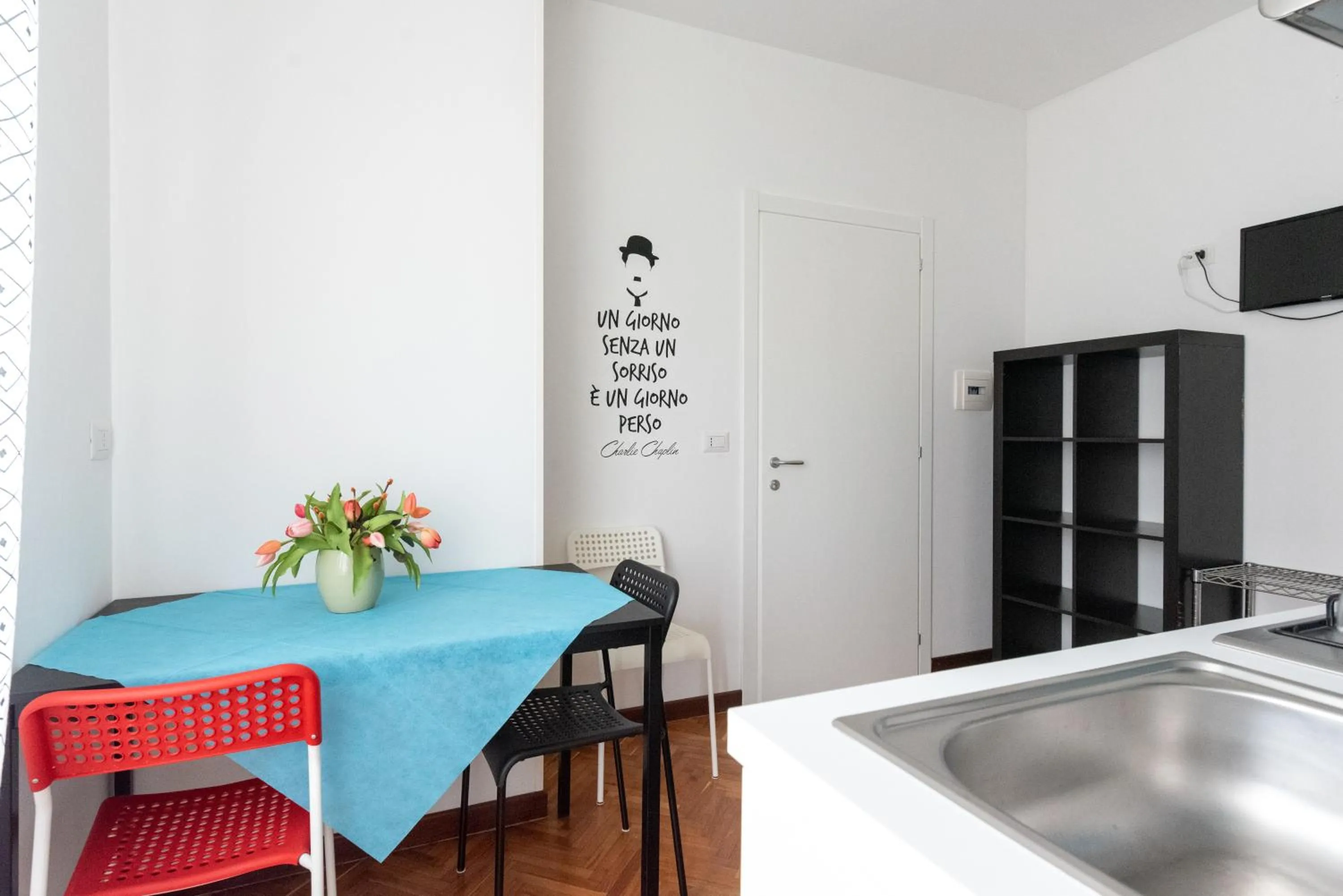 TV and multimedia in B&B Villino Giovanna Wi-Fi AC Prima fila mare Pineta