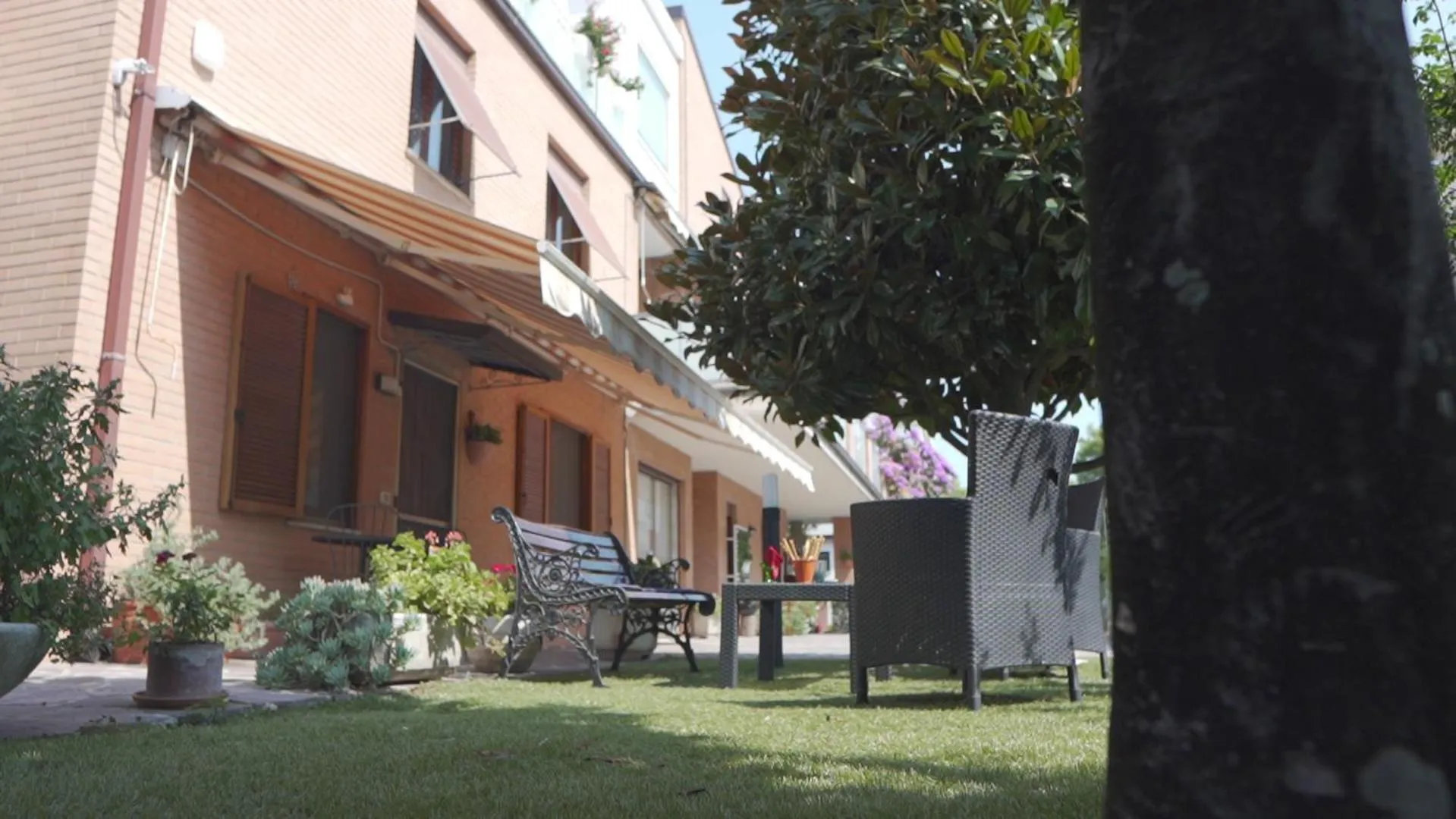 Garden in B&B Villino Giovanna Wi-Fi AC Prima fila mare Pineta