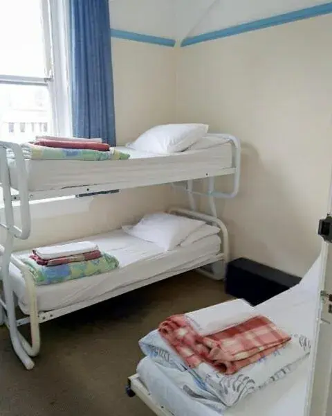 Triple - Single and Bunks with Shared Bathroom in Toad Hall Accommodation Triple - Single and Bunks with Shared Bathroom in Toad Hall Accommodation