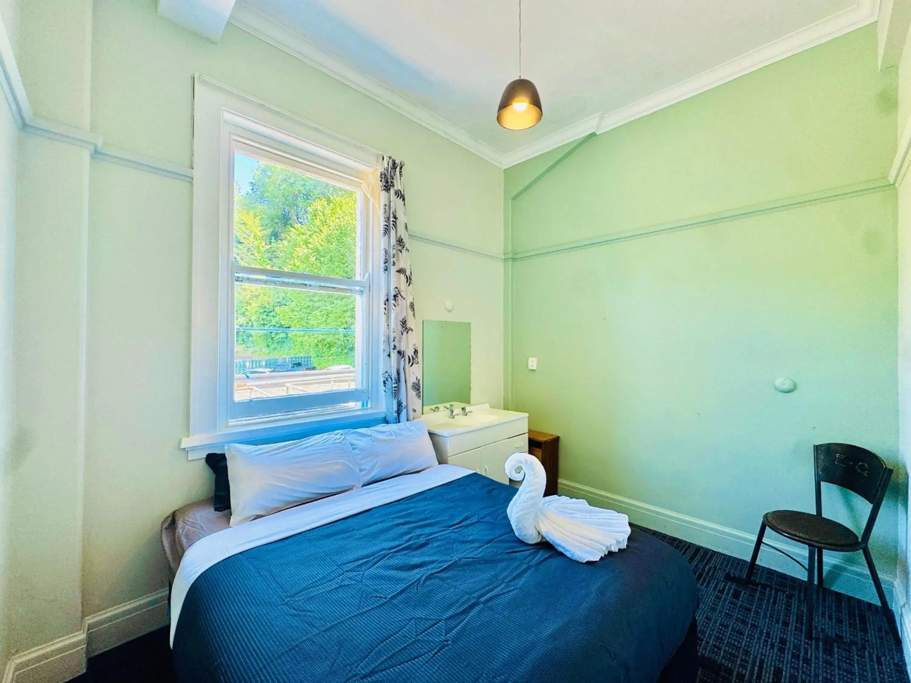 Double Room with Shared Bathroom in Crashpalace Napier Double Room with Shared Bathroom in Crashpalace Napier