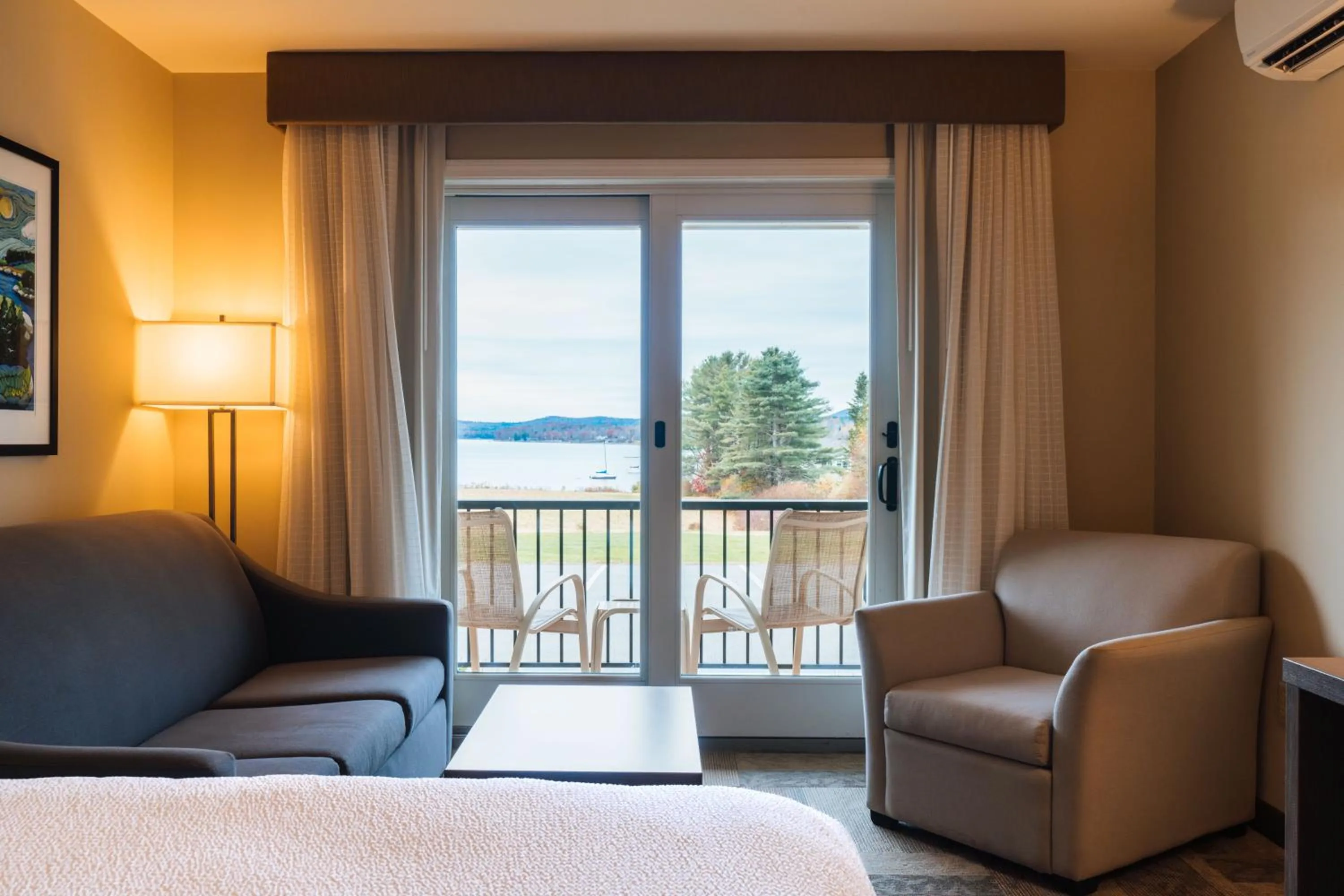 View (from property/room), Bed in Belfast Harbor Inn