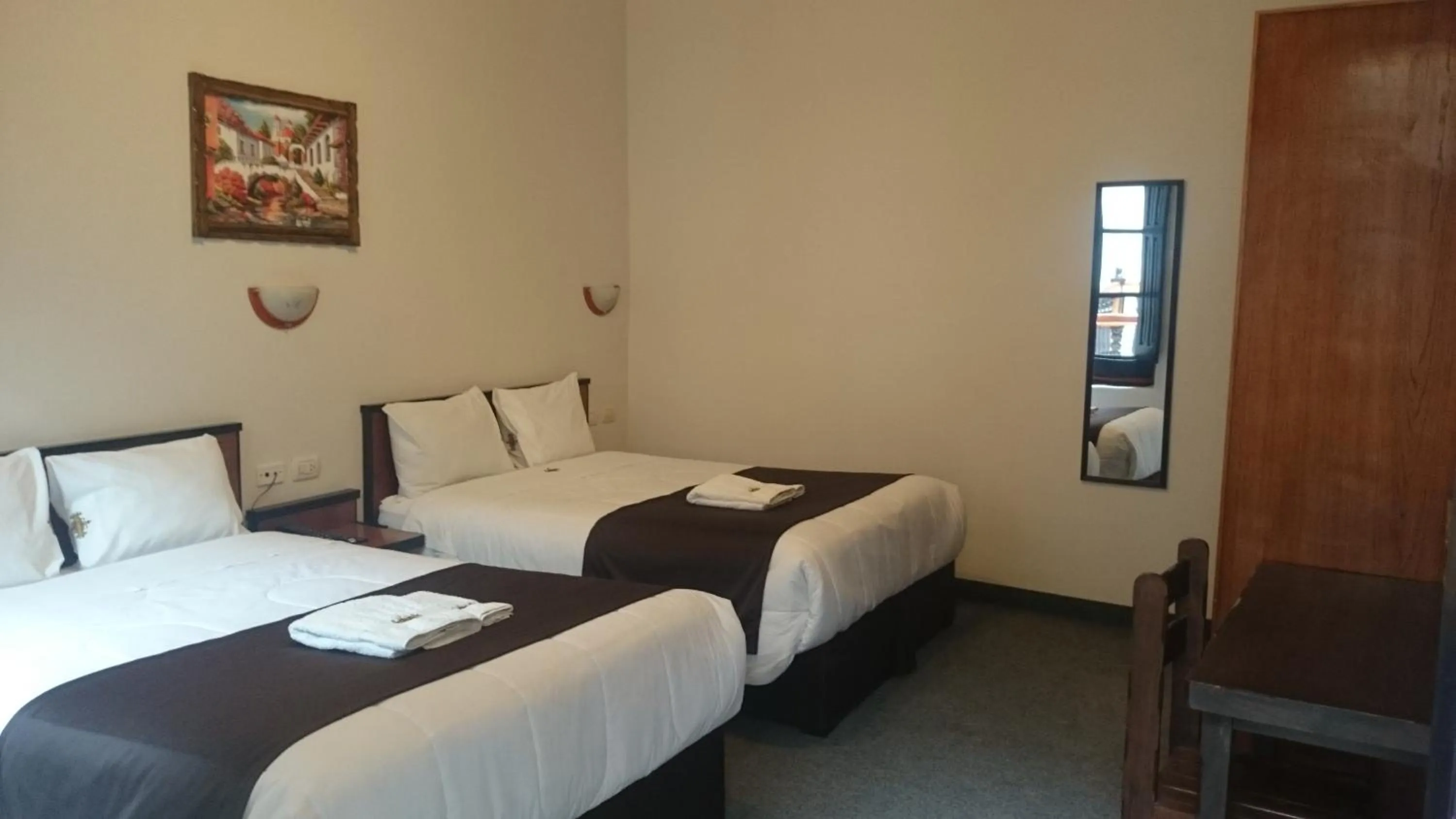 Bedroom, Bed in Colonial Plaza Hotel