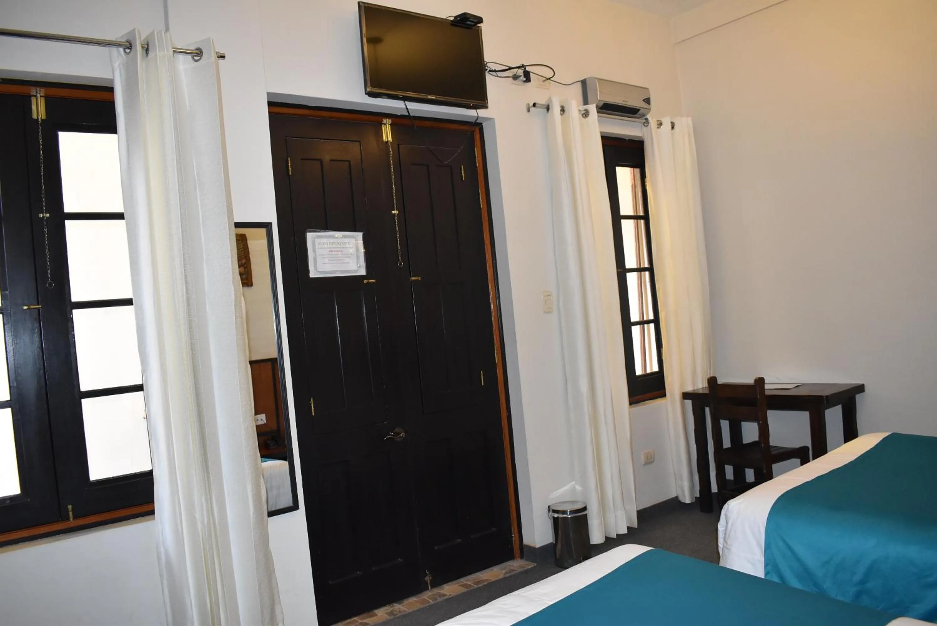 Bed in Colonial Plaza Hotel