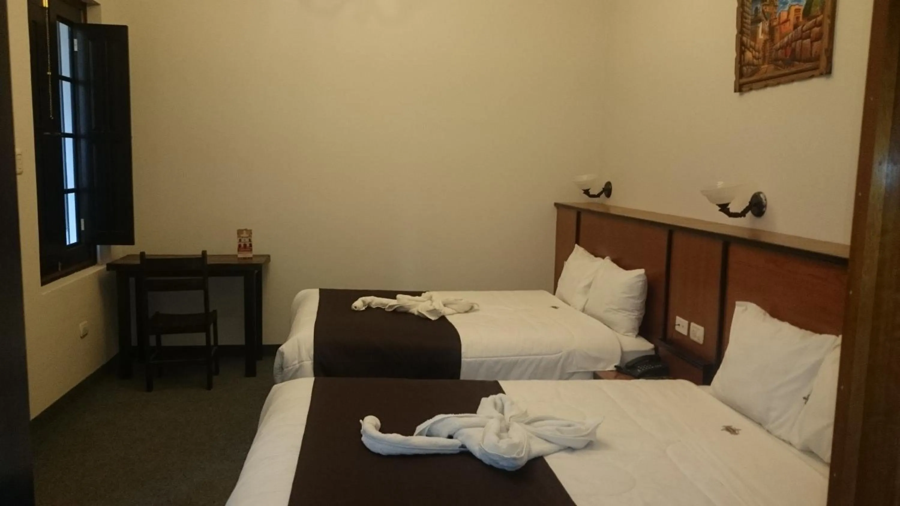 Bedroom, Bed in Colonial Plaza Hotel