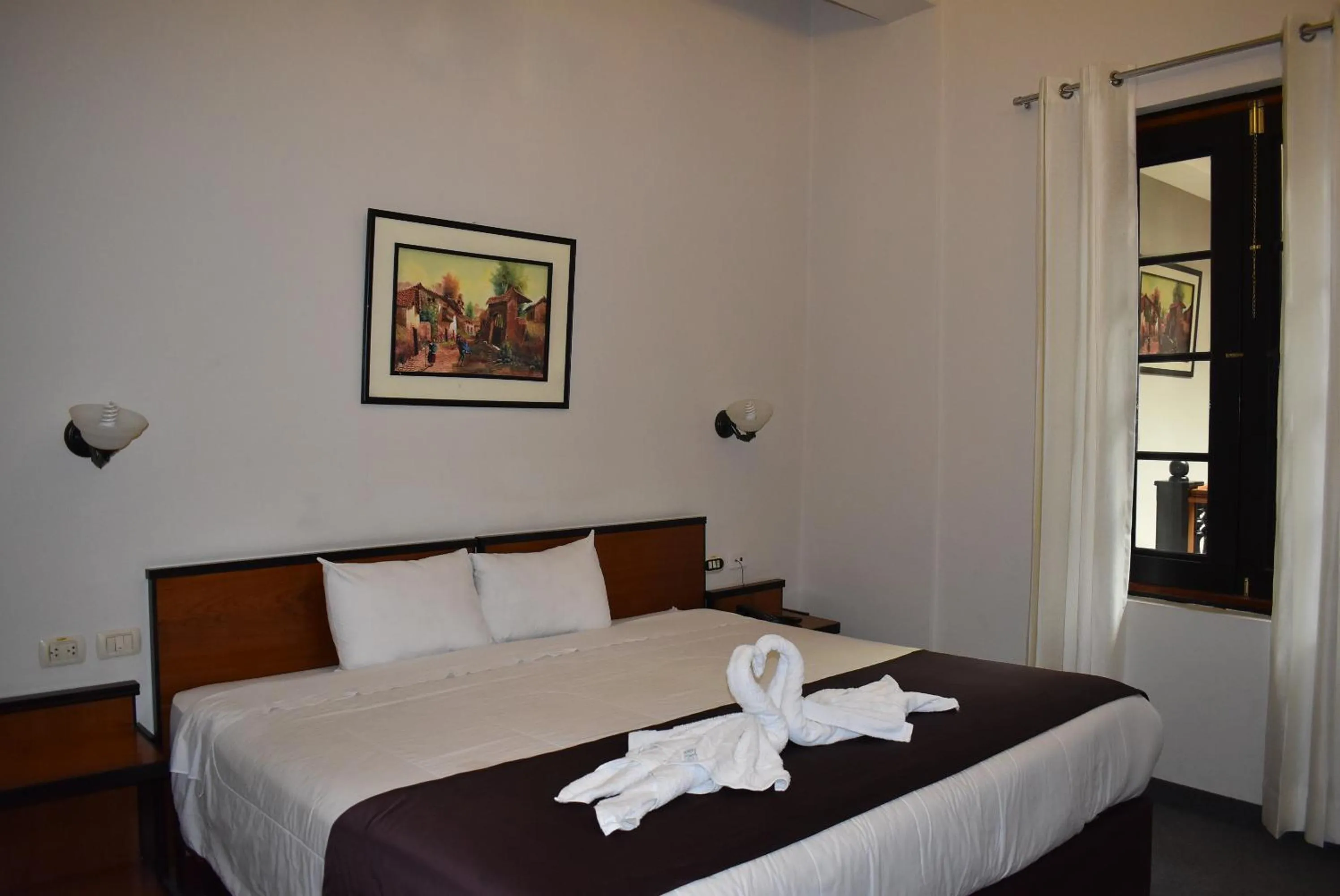 Bed in Colonial Plaza Hotel