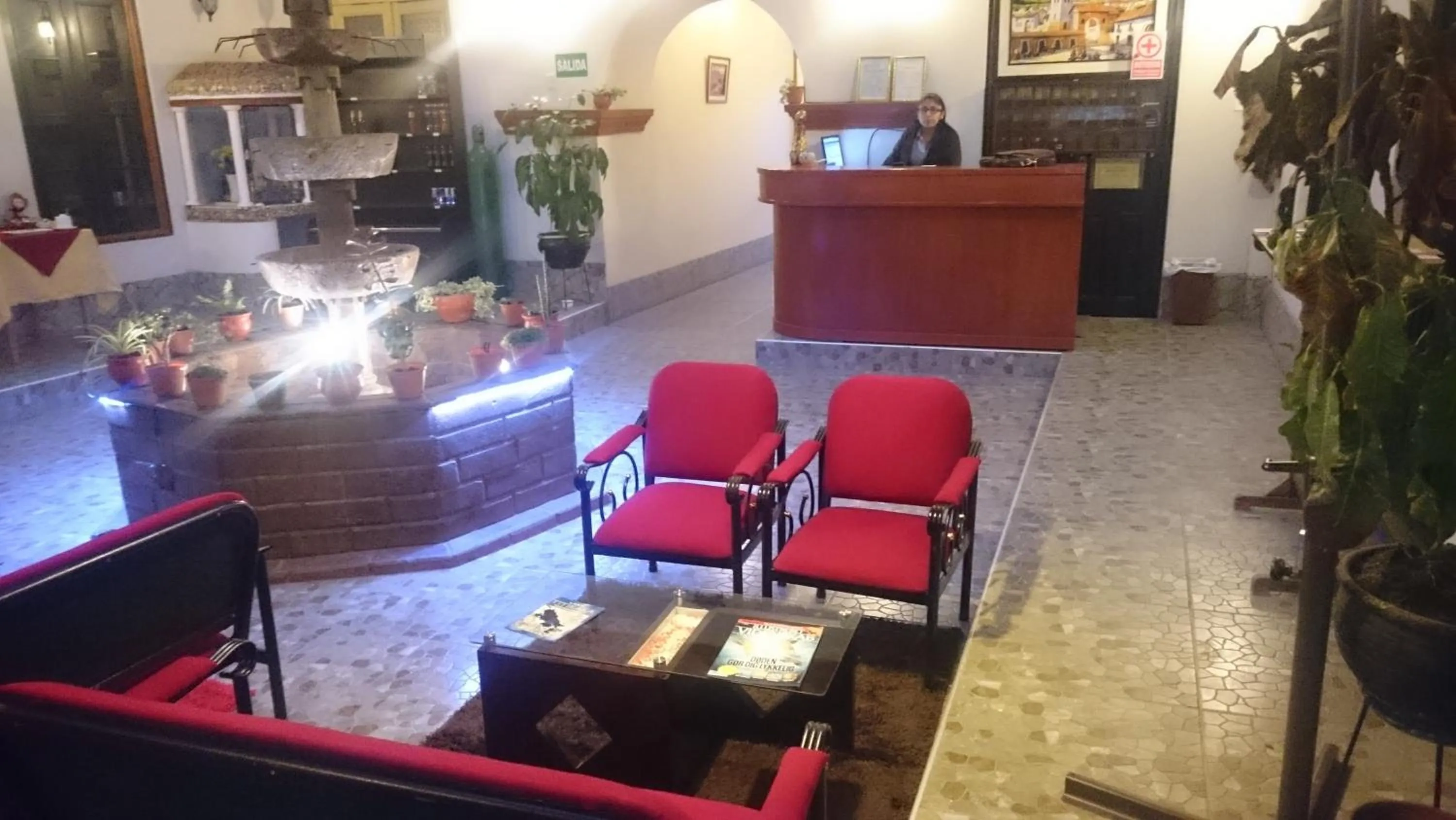 Area and facilities in Colonial Plaza Hotel