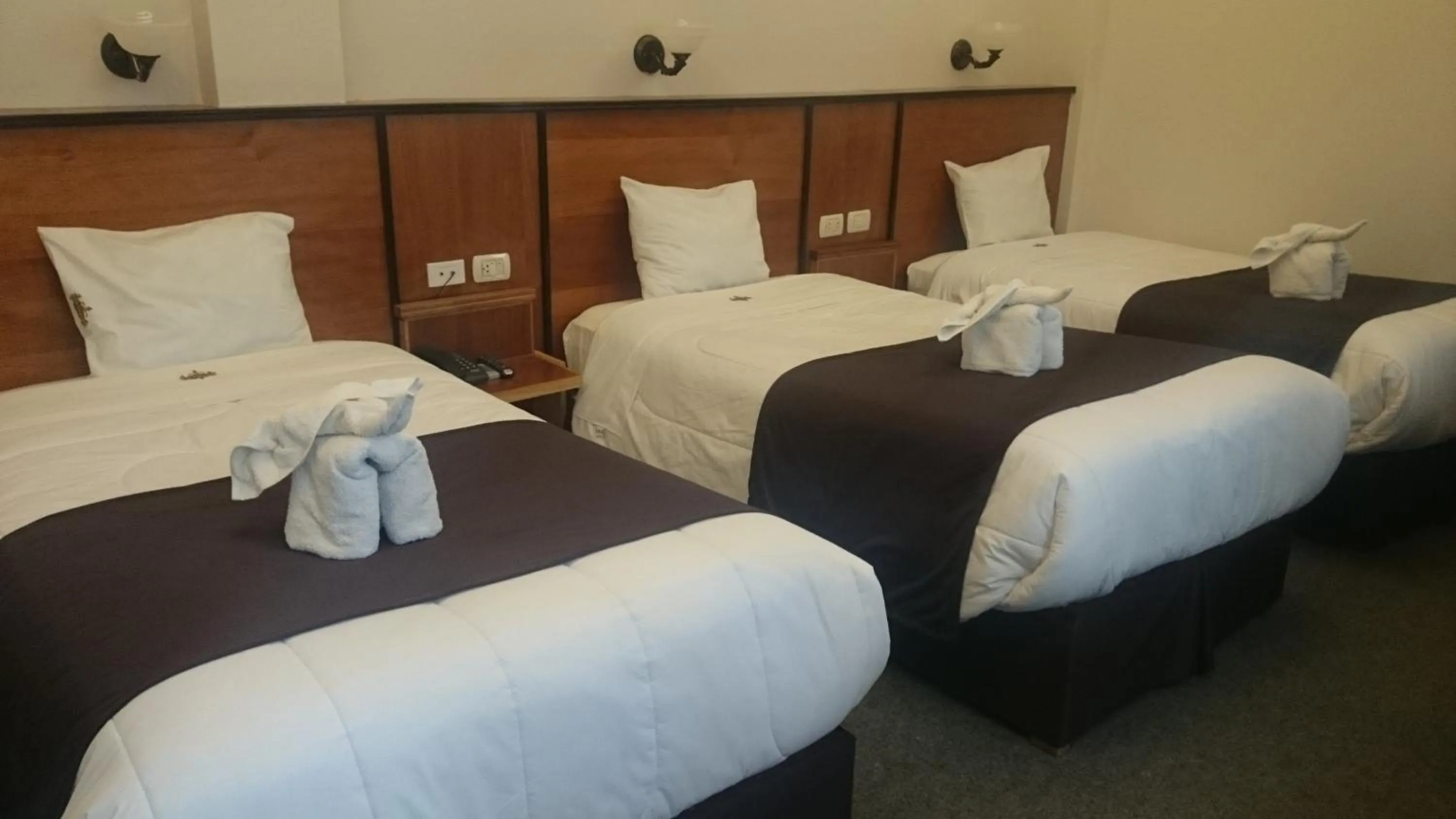 Bedroom, Bed in Colonial Plaza Hotel